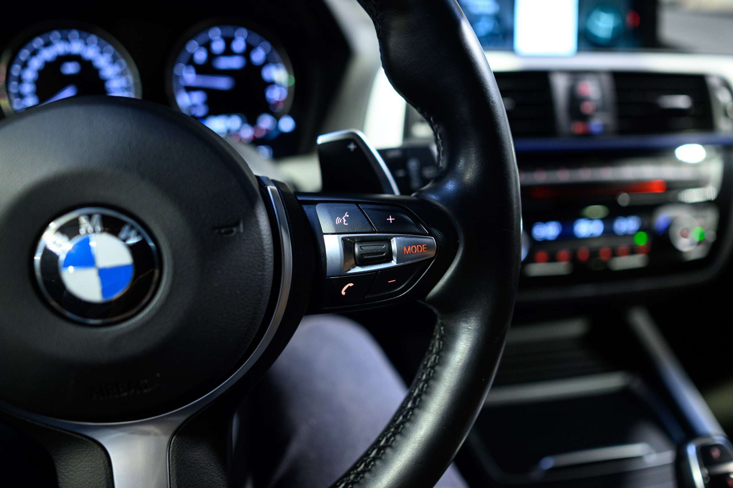 129b1a90-83eb-4573-aaa8-8896b58ac4a523-bmw-140-m140i-cognac-harmankardon-navi-pro-a-led.jpg