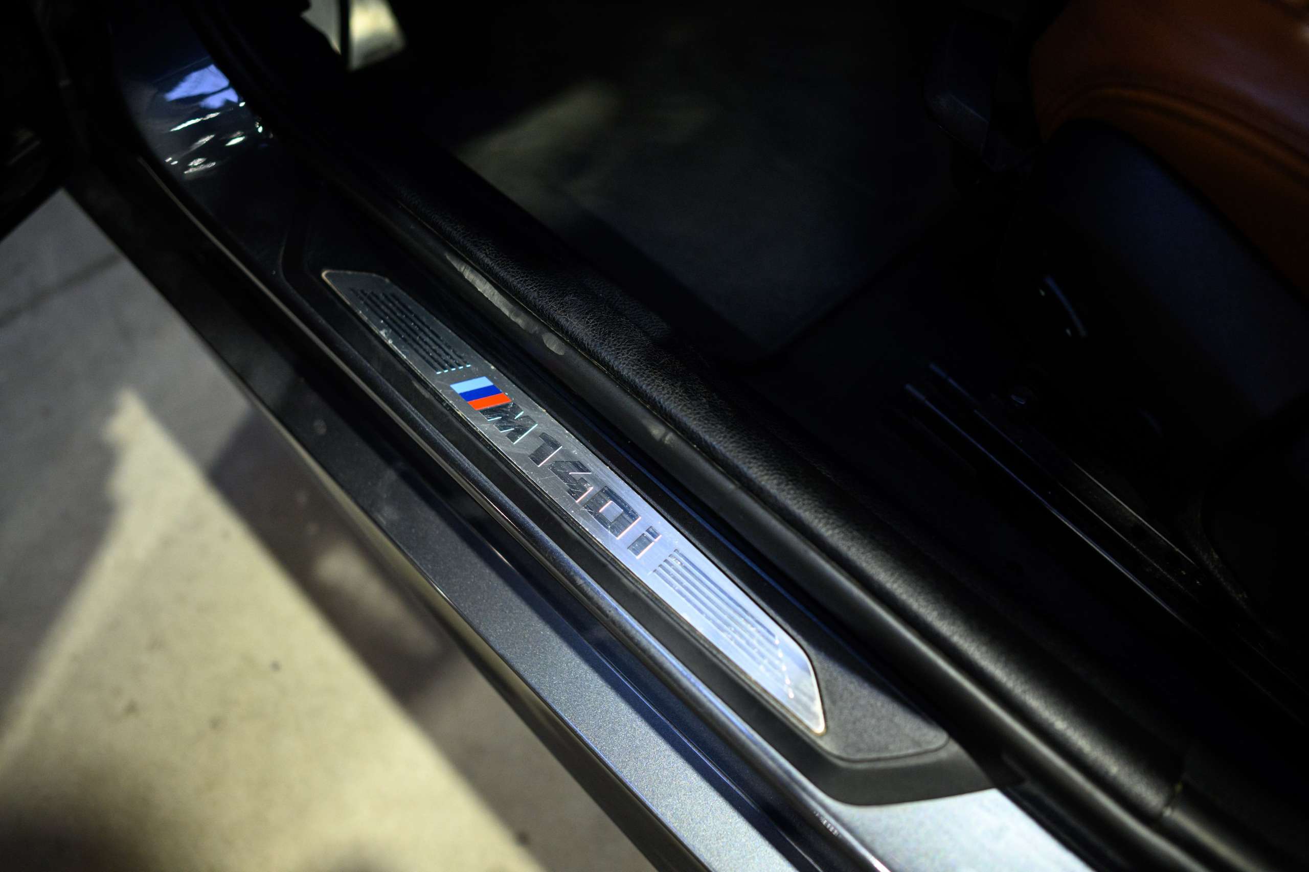 129b1a90-83eb-4573-aaa8-8896b58ac4a545-bmw-140-m140i-cognac-harmankardon-navi-pro-a-led.jpg