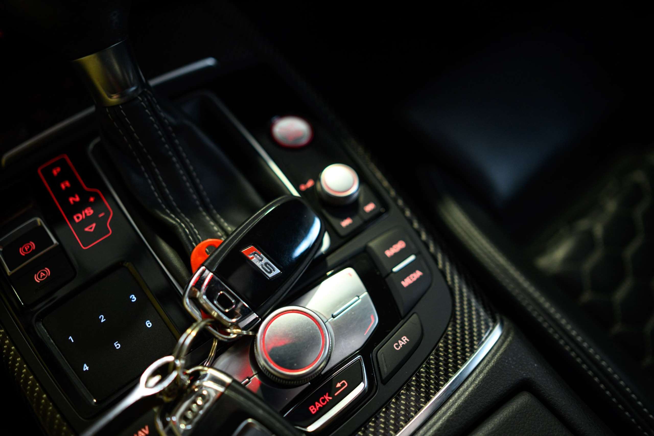 14d67df1-5e6e-4ca7-86a5-a4f0bad7566211-audi-rs6-4-0-v8-lichte-vracht-carbon-bose-pano.jpg