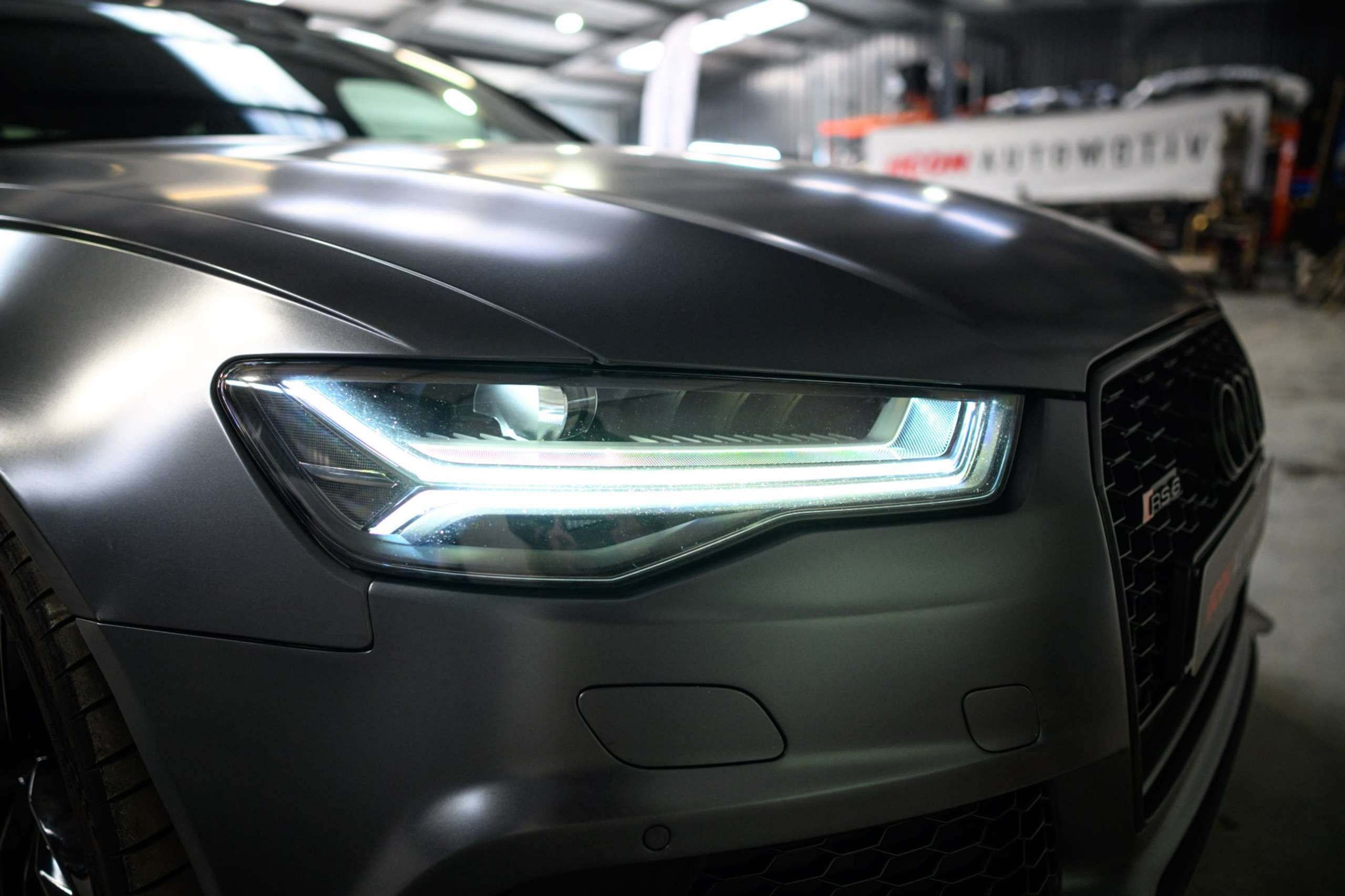 14d67df1-5e6e-4ca7-86a5-a4f0bad7566216-audi-rs6-4-0-v8-lichte-vracht-carbon-bose-pano.jpg