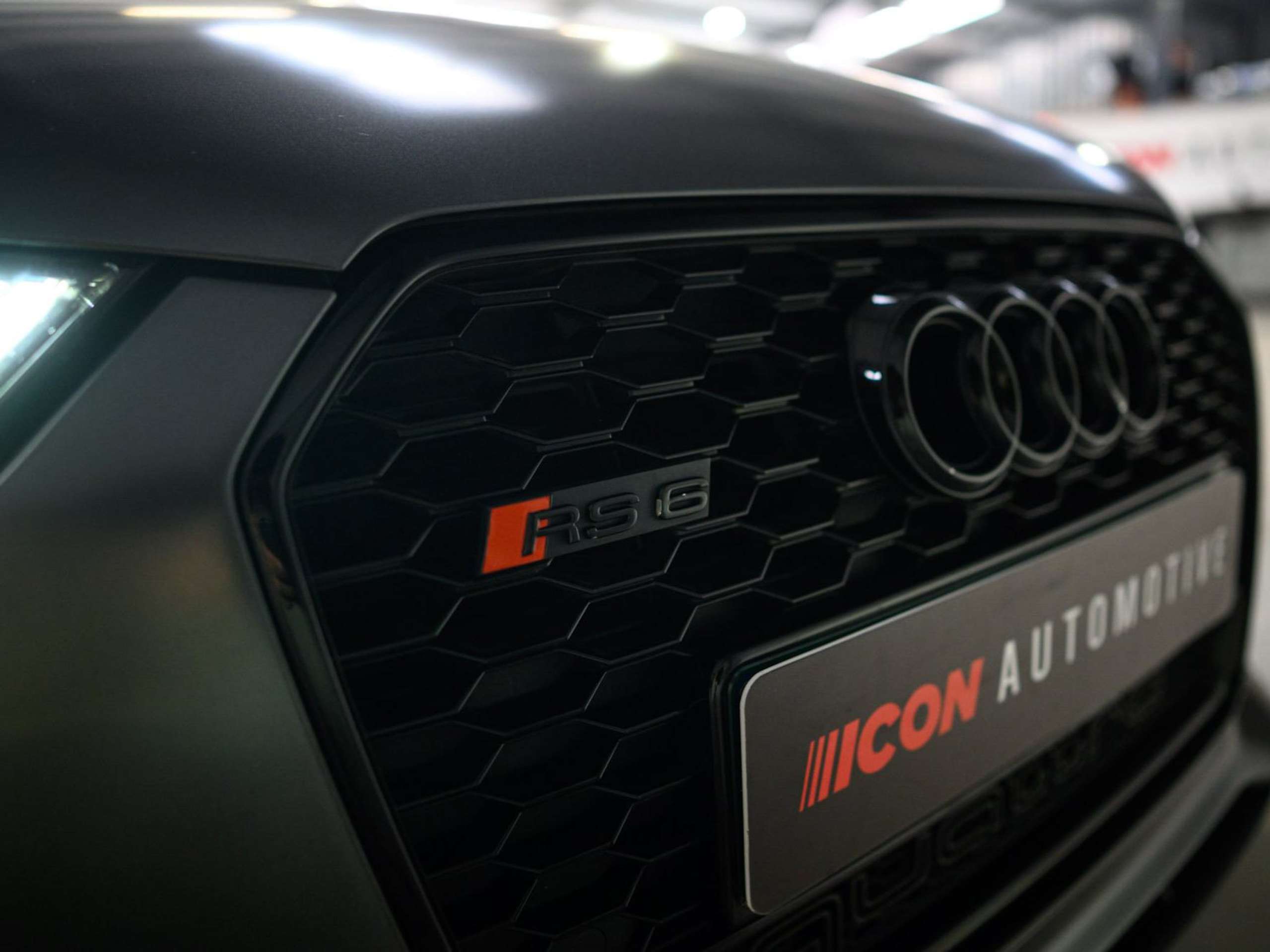 14d67df1-5e6e-4ca7-86a5-a4f0bad7566217-audi-rs6-4-0-v8-lichte-vracht-carbon-bose-pano.jpg