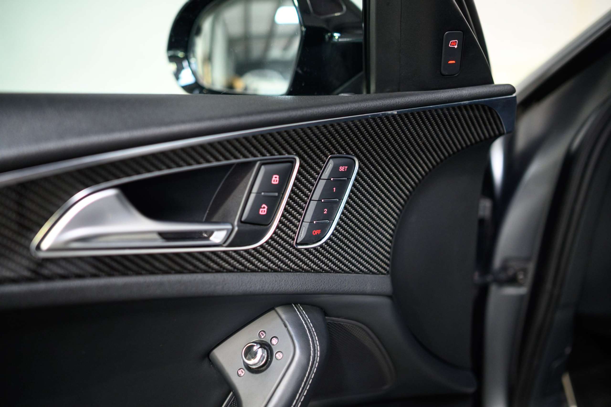 14d67df1-5e6e-4ca7-86a5-a4f0bad7566222-audi-rs6-4-0-v8-lichte-vracht-carbon-bose-pano.jpg