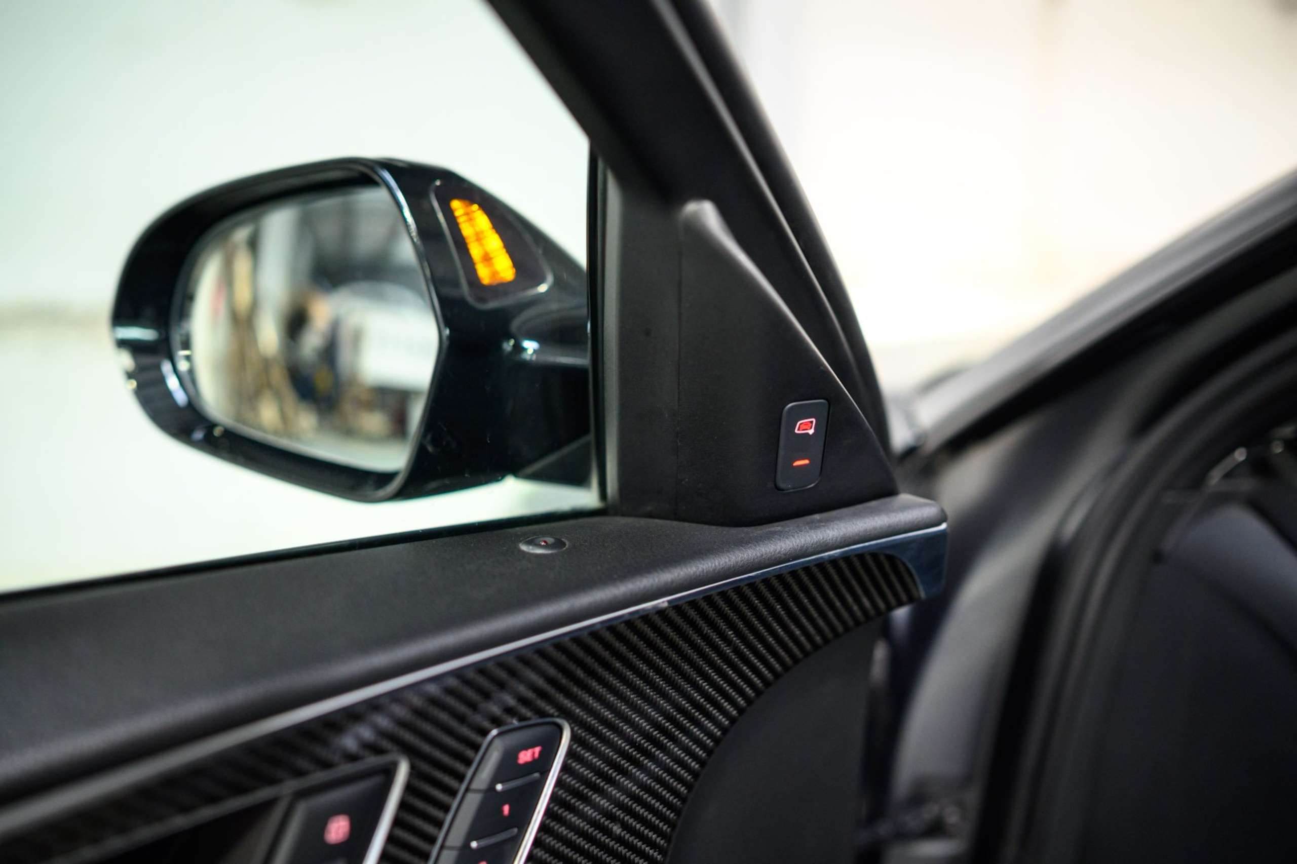 14d67df1-5e6e-4ca7-86a5-a4f0bad7566224-audi-rs6-4-0-v8-lichte-vracht-carbon-bose-pano.jpg