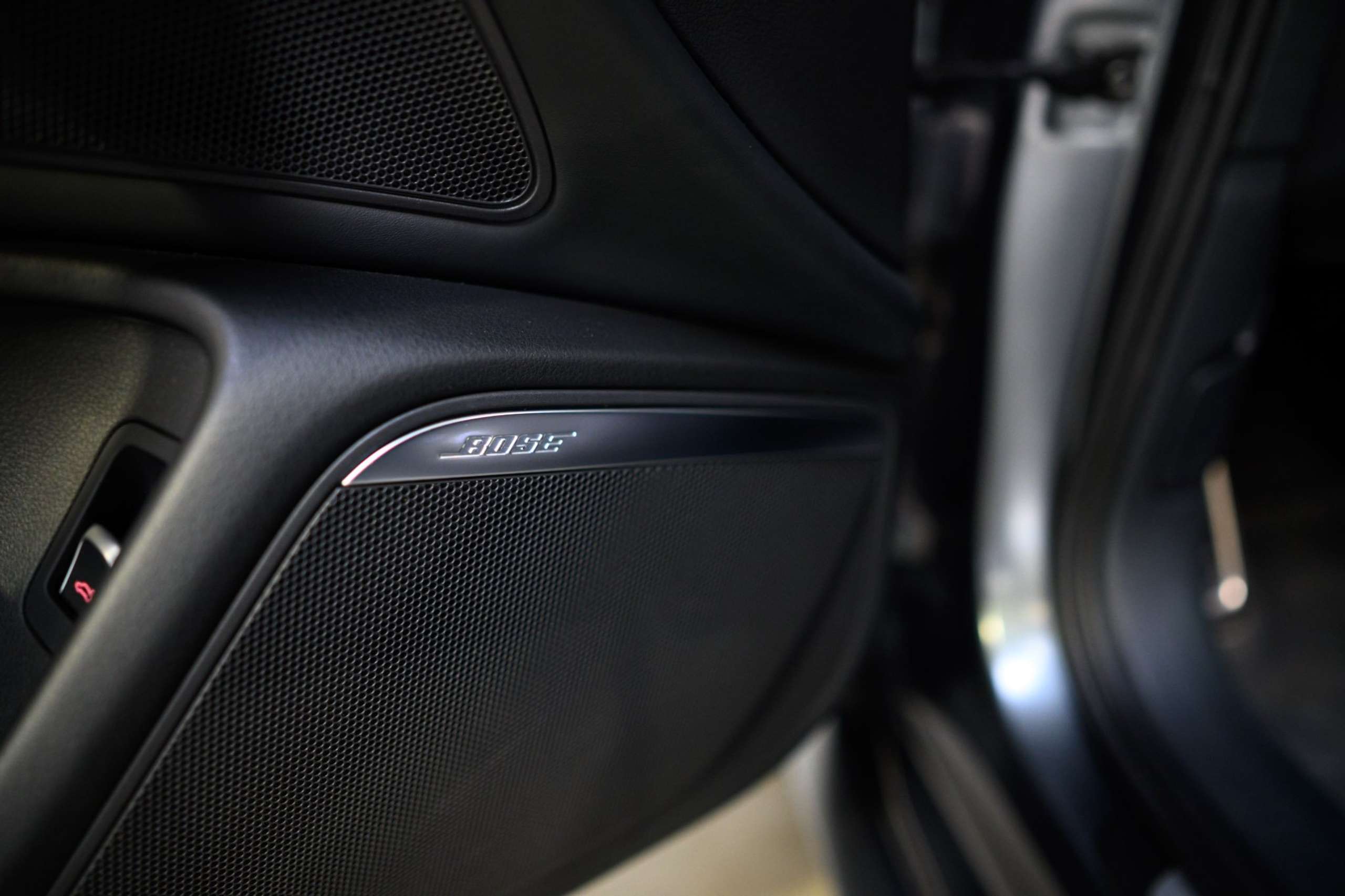14d67df1-5e6e-4ca7-86a5-a4f0bad7566226-audi-rs6-4-0-v8-lichte-vracht-carbon-bose-pano.jpg