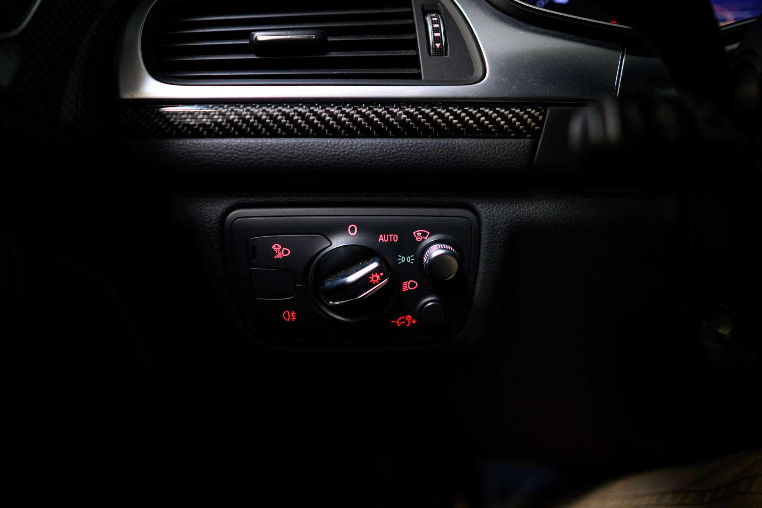 14d67df1-5e6e-4ca7-86a5-a4f0bad7566229-audi-rs6-4-0-v8-lichte-vracht-carbon-bose-pano.jpg