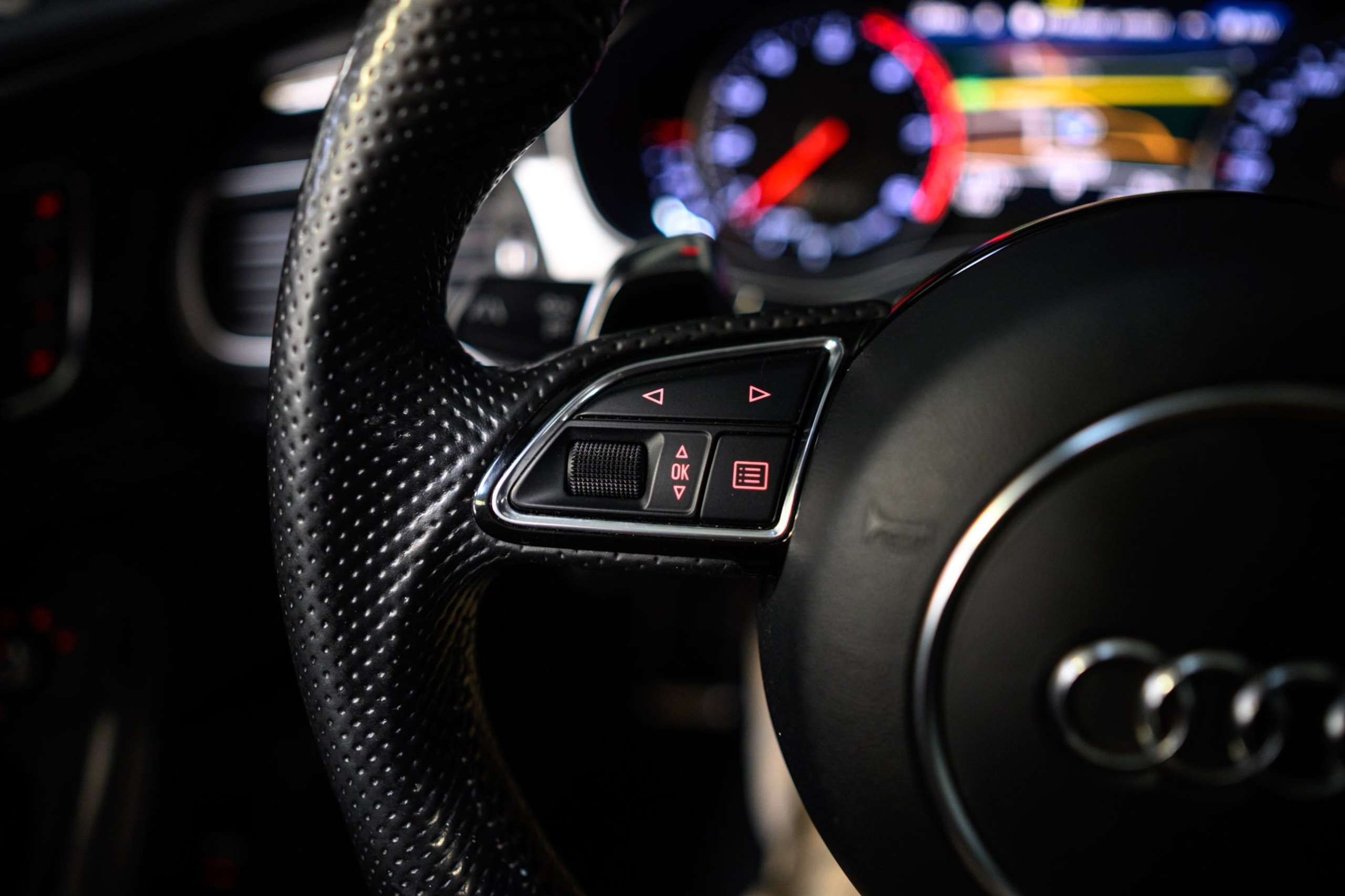 14d67df1-5e6e-4ca7-86a5-a4f0bad7566230-audi-rs6-4-0-v8-lichte-vracht-carbon-bose-pano.jpg