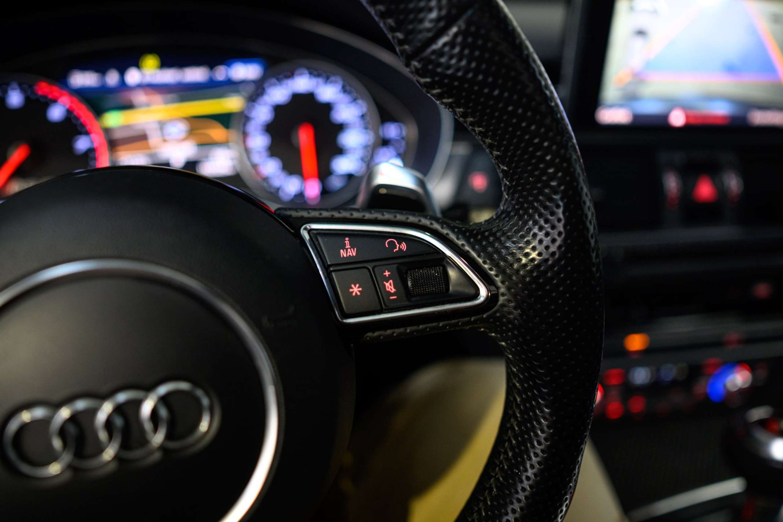 14d67df1-5e6e-4ca7-86a5-a4f0bad7566231-audi-rs6-4-0-v8-lichte-vracht-carbon-bose-pano.jpg