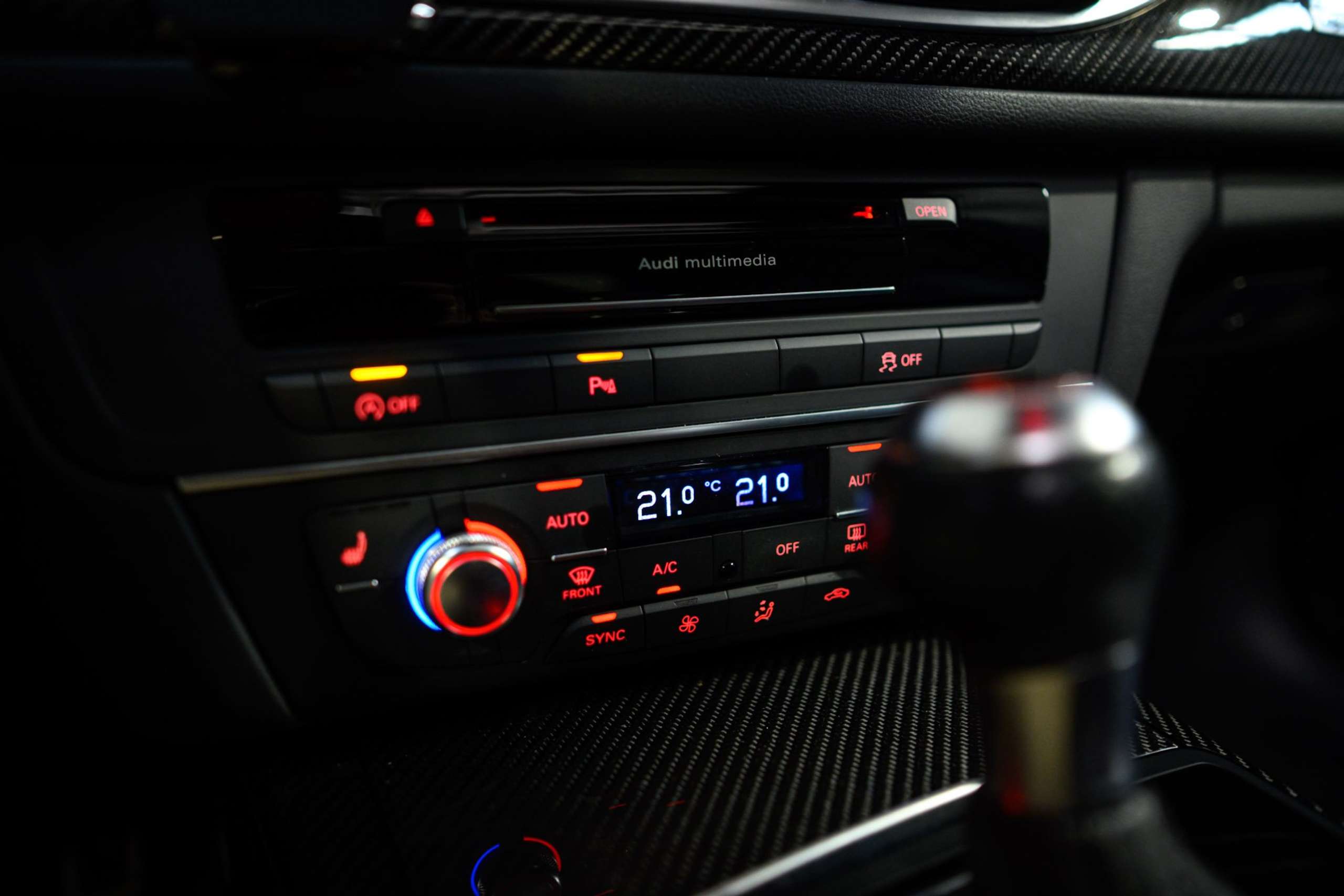 14d67df1-5e6e-4ca7-86a5-a4f0bad7566237-audi-rs6-4-0-v8-lichte-vracht-carbon-bose-pano.jpg