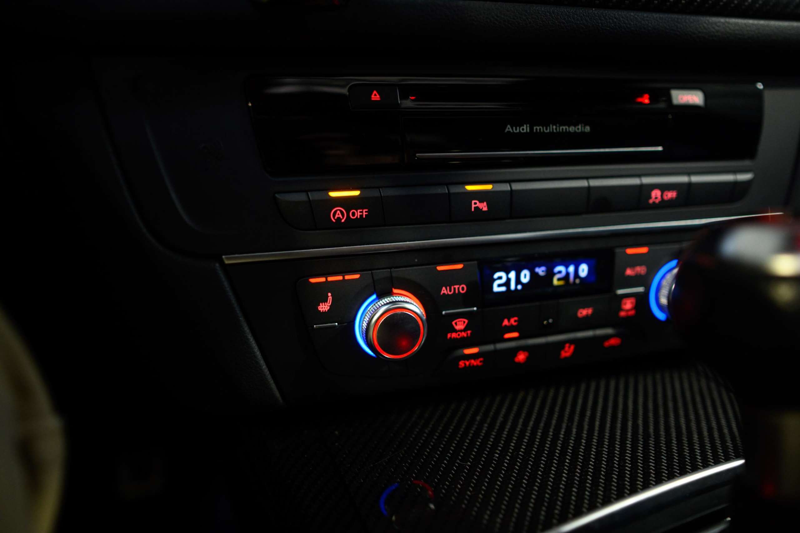 14d67df1-5e6e-4ca7-86a5-a4f0bad7566238-audi-rs6-4-0-v8-lichte-vracht-carbon-bose-pano.jpg