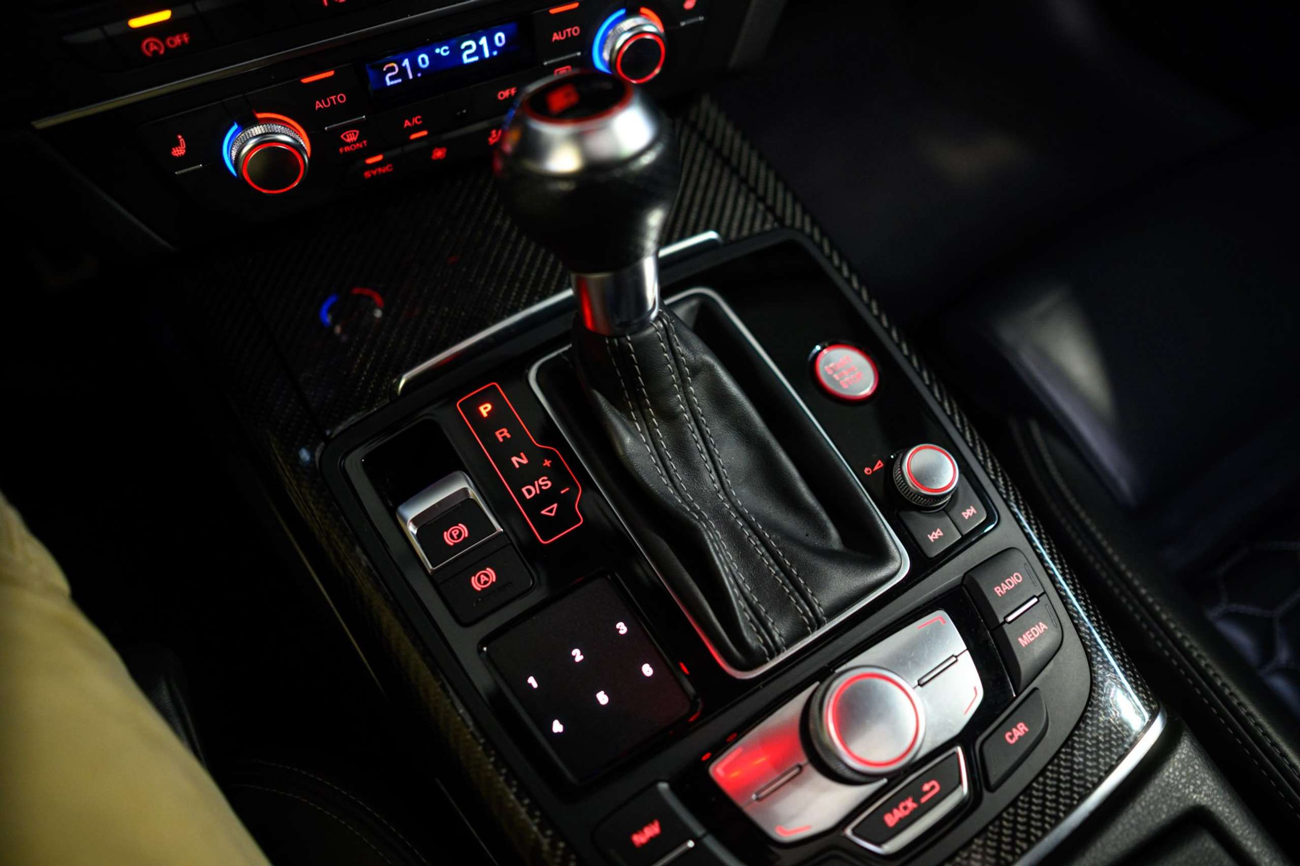 14d67df1-5e6e-4ca7-86a5-a4f0bad7566239-audi-rs6-4-0-v8-lichte-vracht-carbon-bose-pano.jpg
