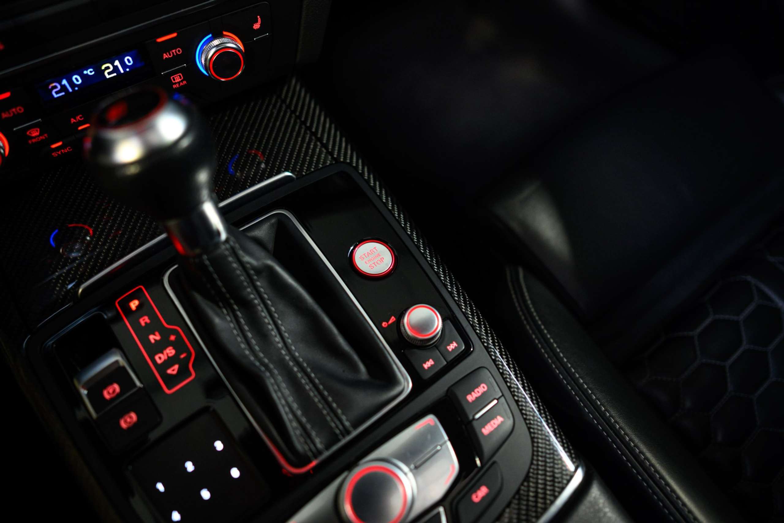 14d67df1-5e6e-4ca7-86a5-a4f0bad7566241-audi-rs6-4-0-v8-lichte-vracht-carbon-bose-pano.jpg