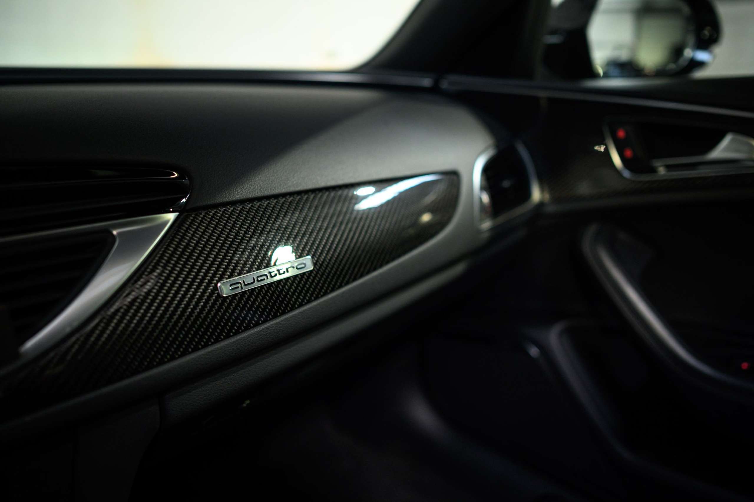 14d67df1-5e6e-4ca7-86a5-a4f0bad7566243-audi-rs6-4-0-v8-lichte-vracht-carbon-bose-pano.jpg