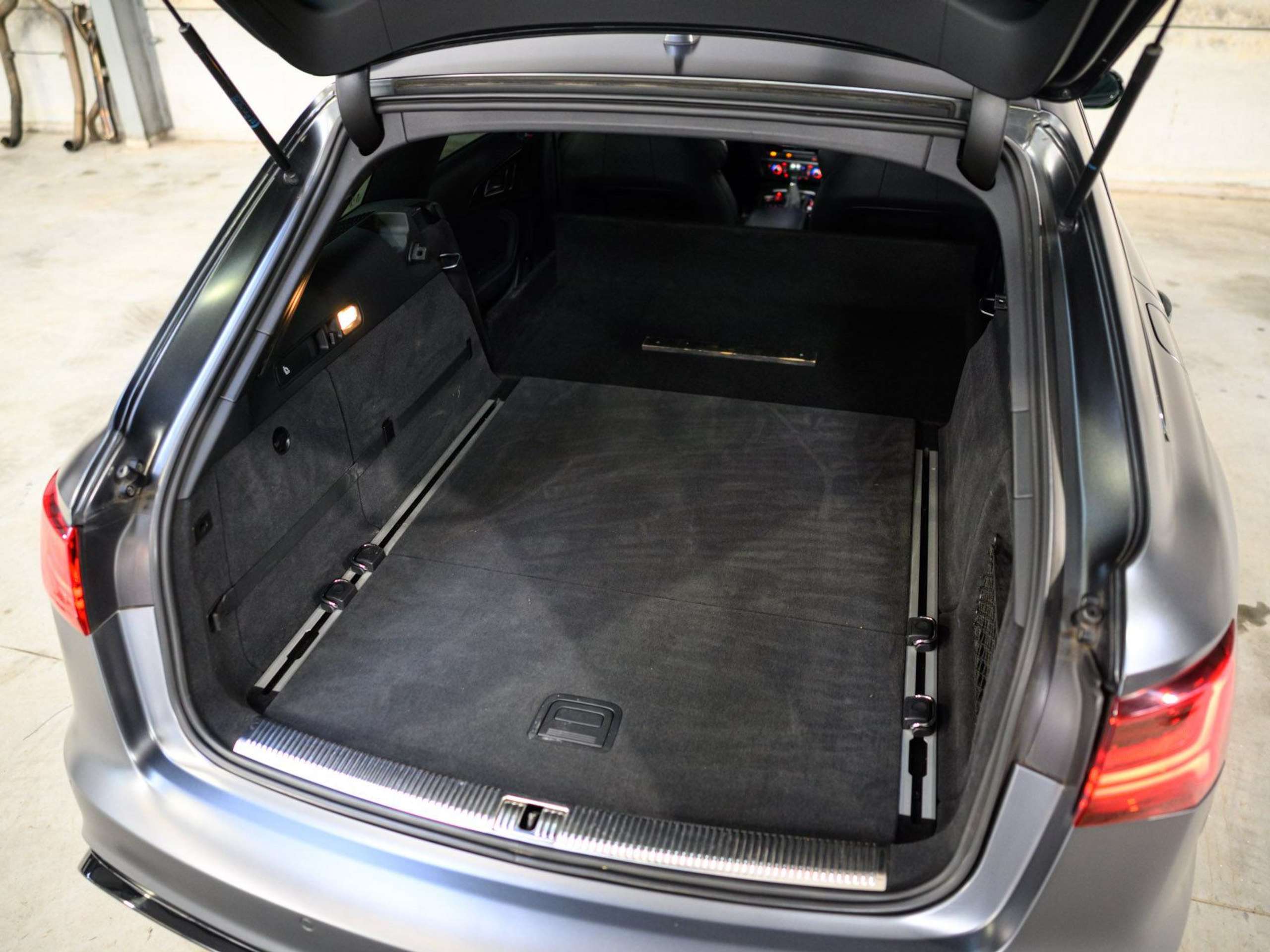 14d67df1-5e6e-4ca7-86a5-a4f0bad7566248-audi-rs6-4-0-v8-lichte-vracht-carbon-bose-pano.jpg