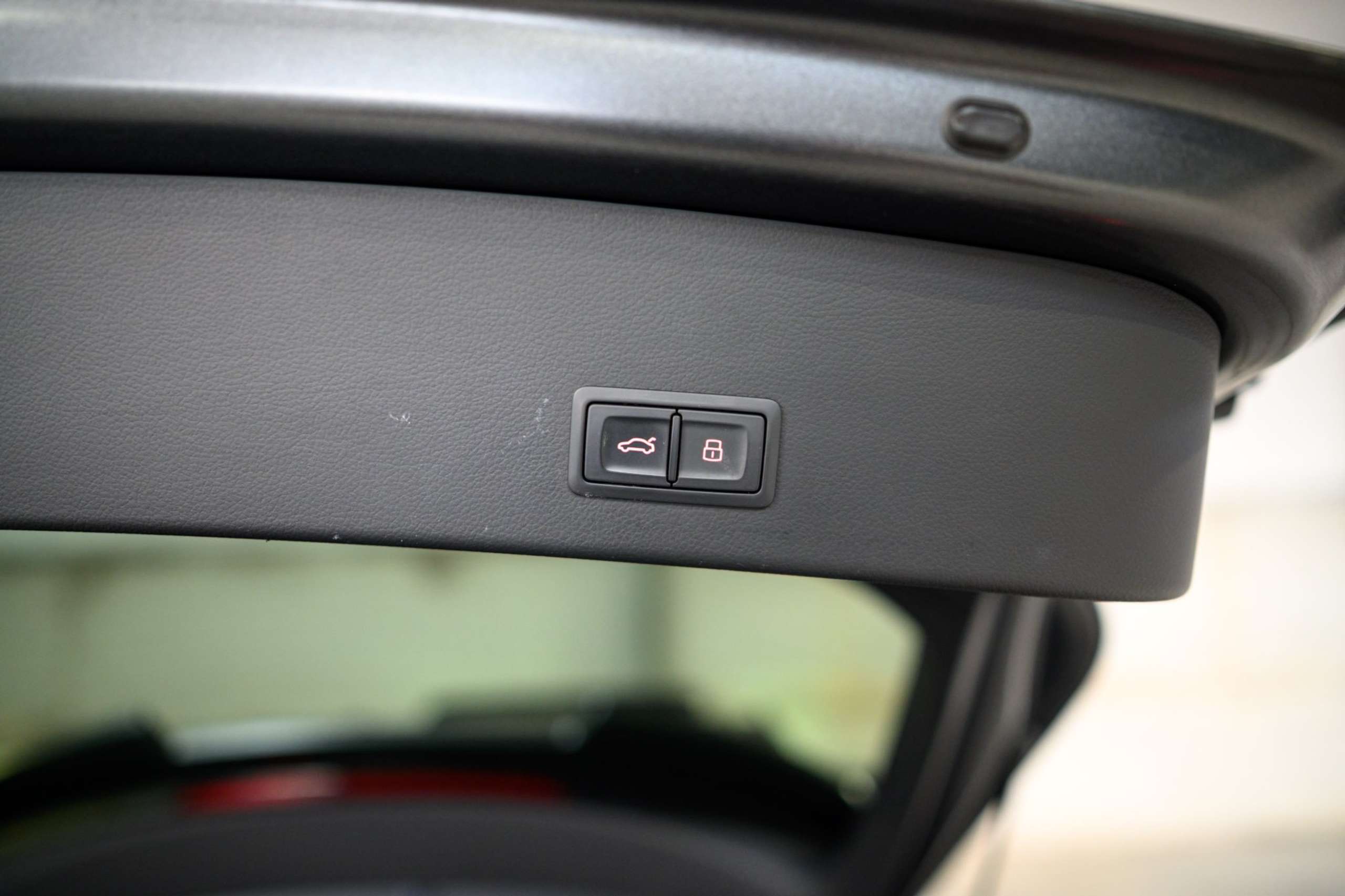 14d67df1-5e6e-4ca7-86a5-a4f0bad7566249-audi-rs6-4-0-v8-lichte-vracht-carbon-bose-pano.jpg
