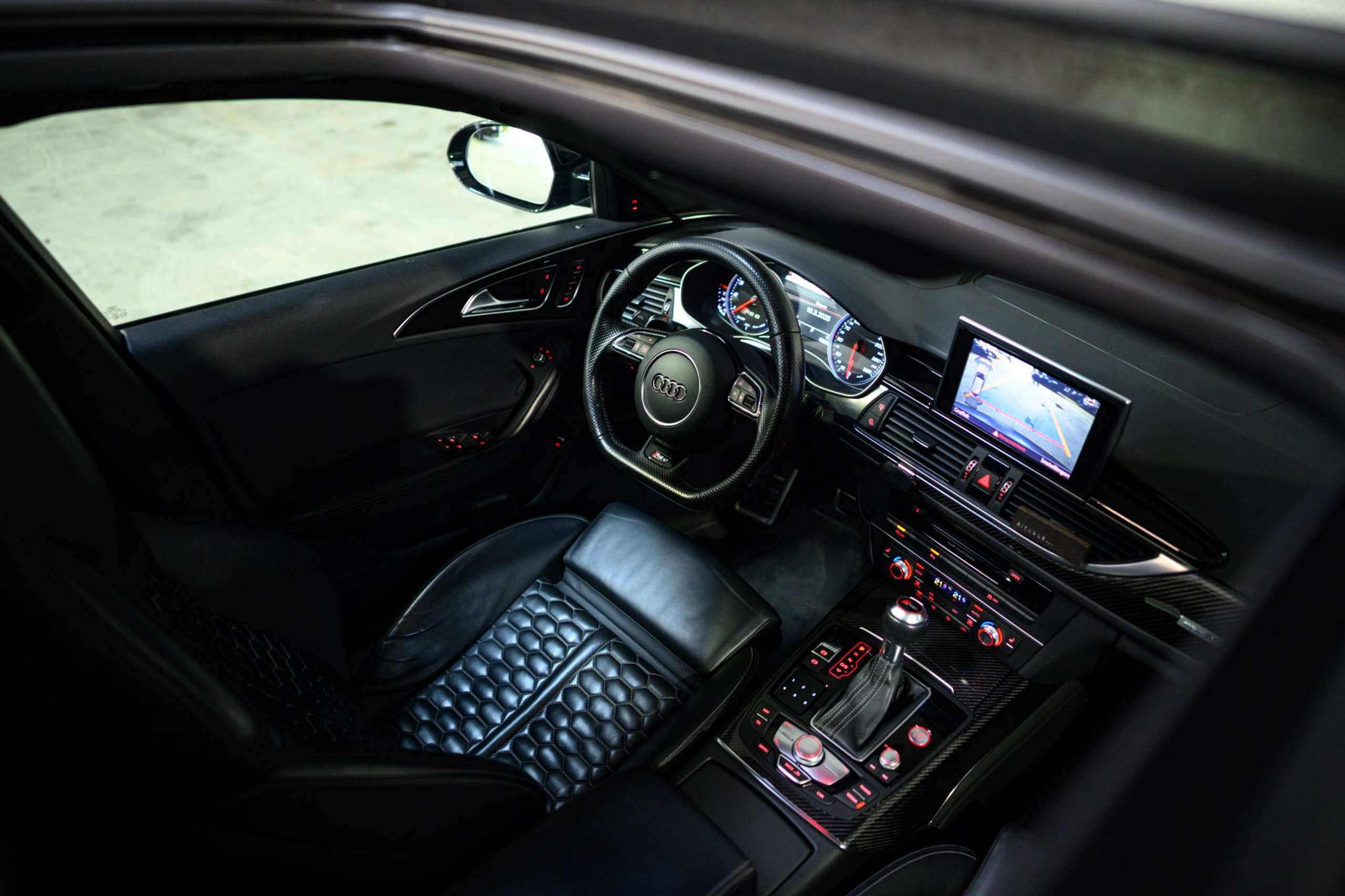 14d67df1-5e6e-4ca7-86a5-a4f0bad756627-audi-rs6-4-0-v8-lichte-vracht-carbon-bose-pano.jpg