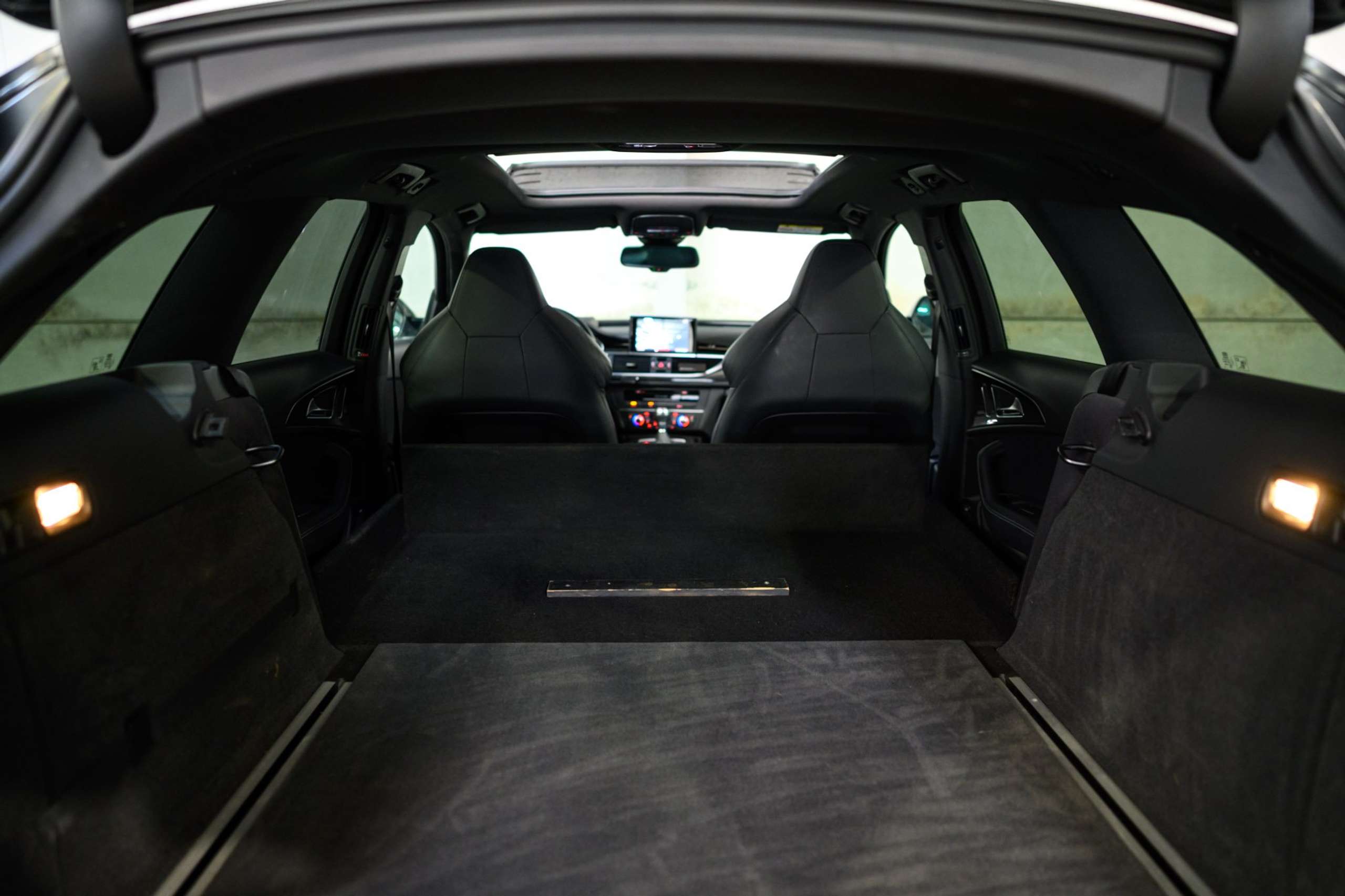 14d67df1-5e6e-4ca7-86a5-a4f0bad756629-audi-rs6-4-0-v8-lichte-vracht-carbon-bose-pano.jpg