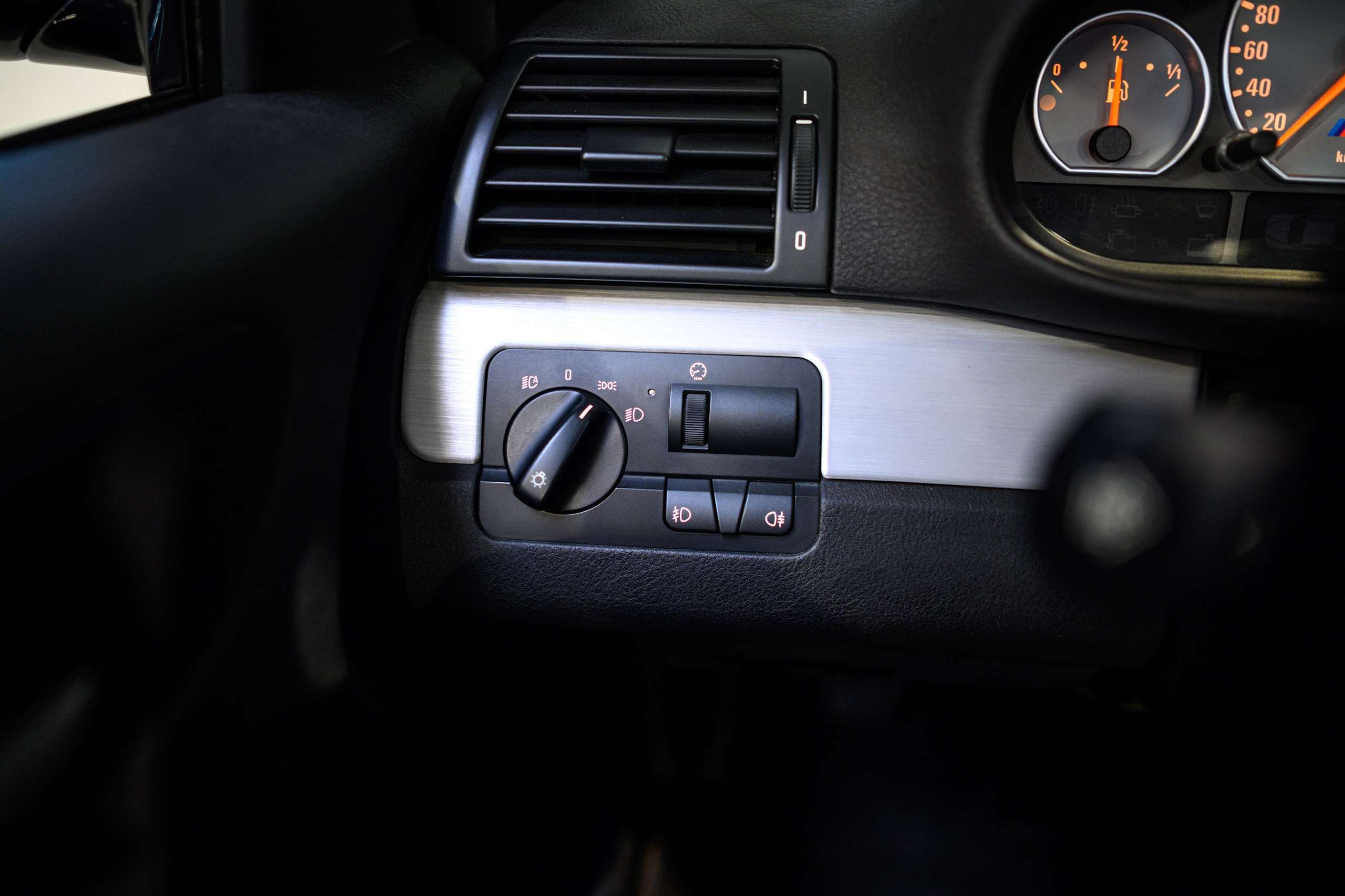 2c2bbc03-4d80-4ef7-9f7b-f0efbcce52c031-bmw-m3-cabriolet-3-2-s54-harman-kardon-navpro-xenon.jpg
