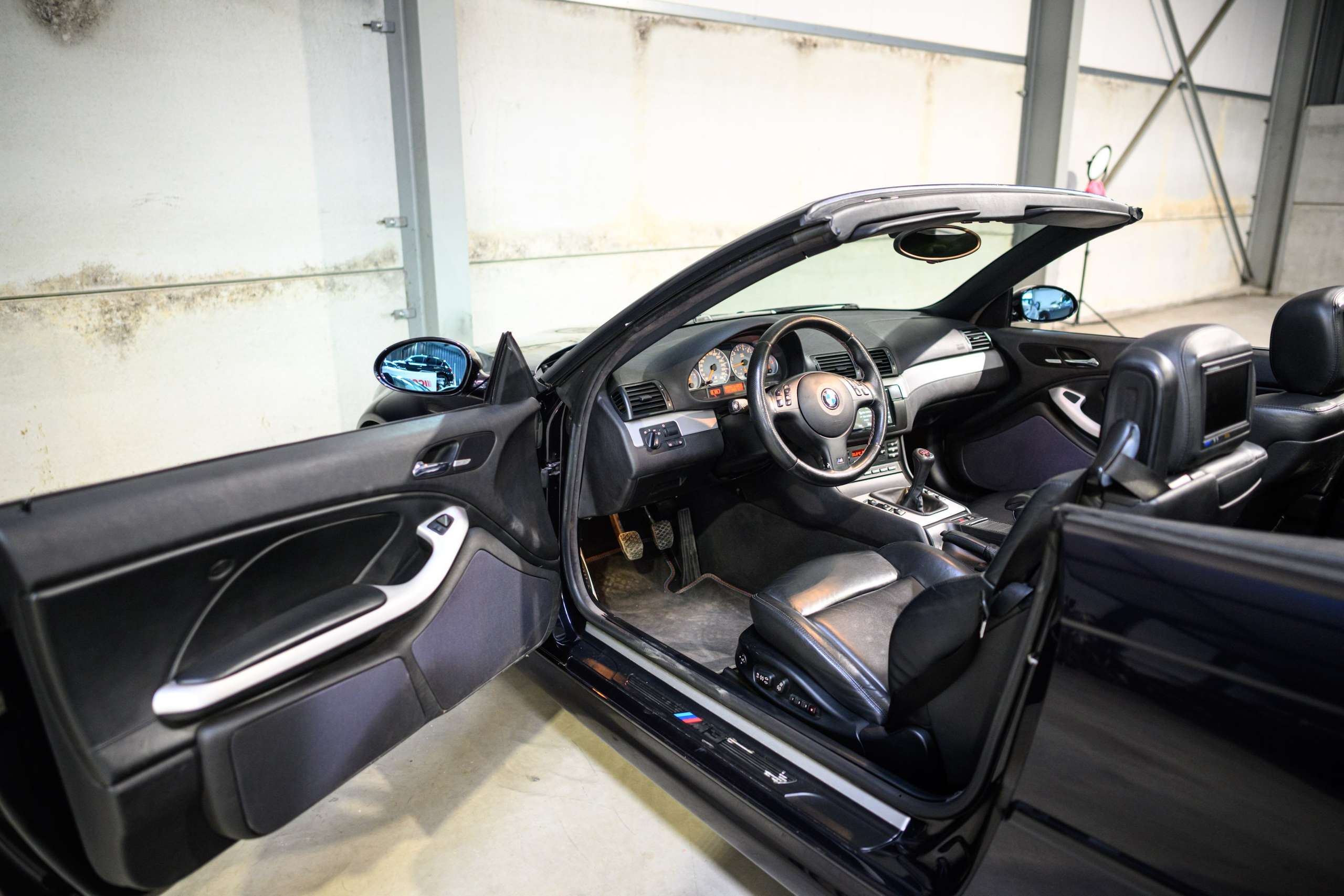 2c2bbc03-4d80-4ef7-9f7b-f0efbcce52c06-bmw-m3-cabriolet-3-2-s54-harman-kardon-navpro-xenon.jpg