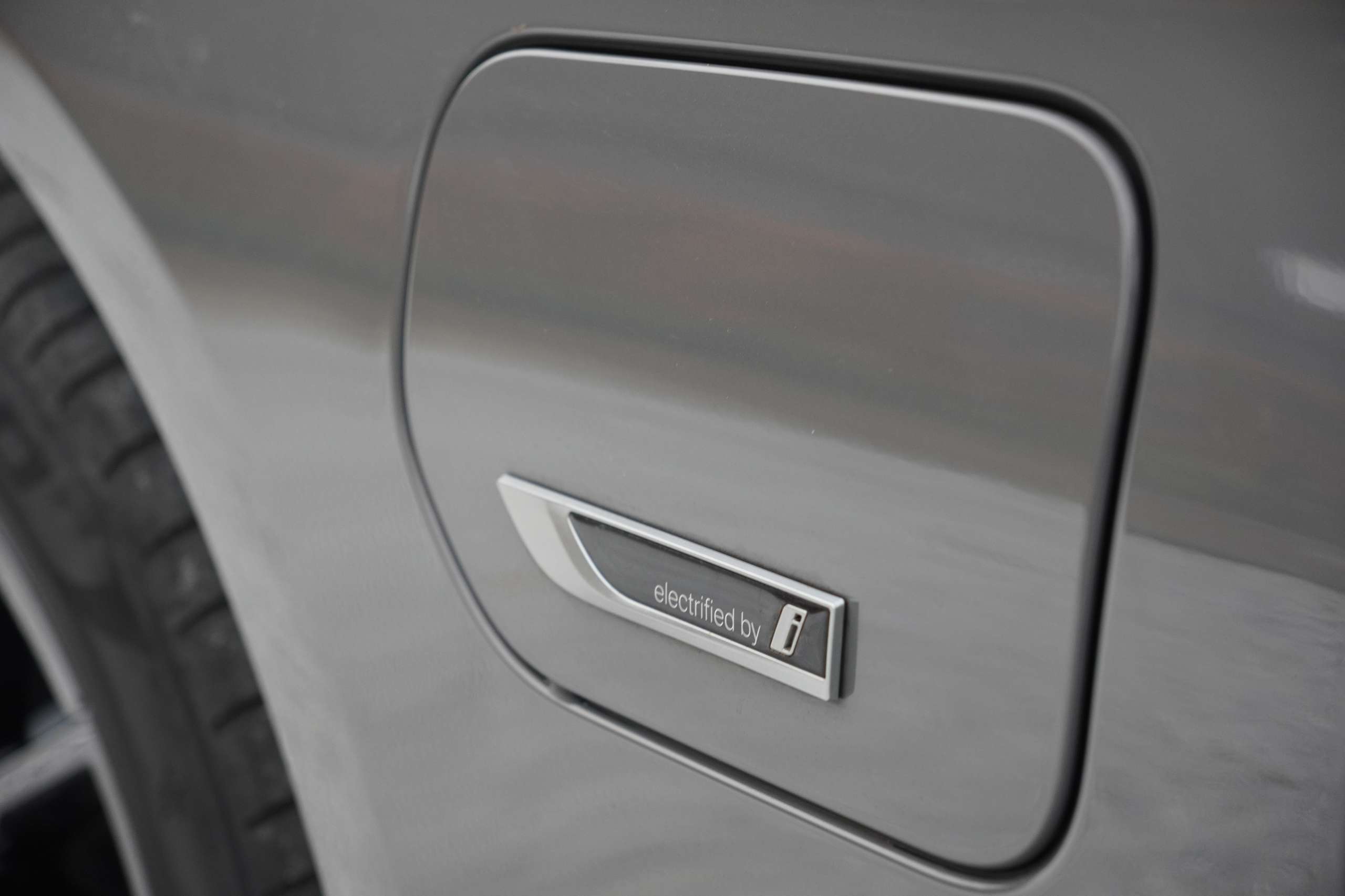 2cba490c-7e2c-43a9-ac4b-9b96ef2787a322-bmw-530-530e-phev-m-pack-adapt-led-exclusive-colour.jpg