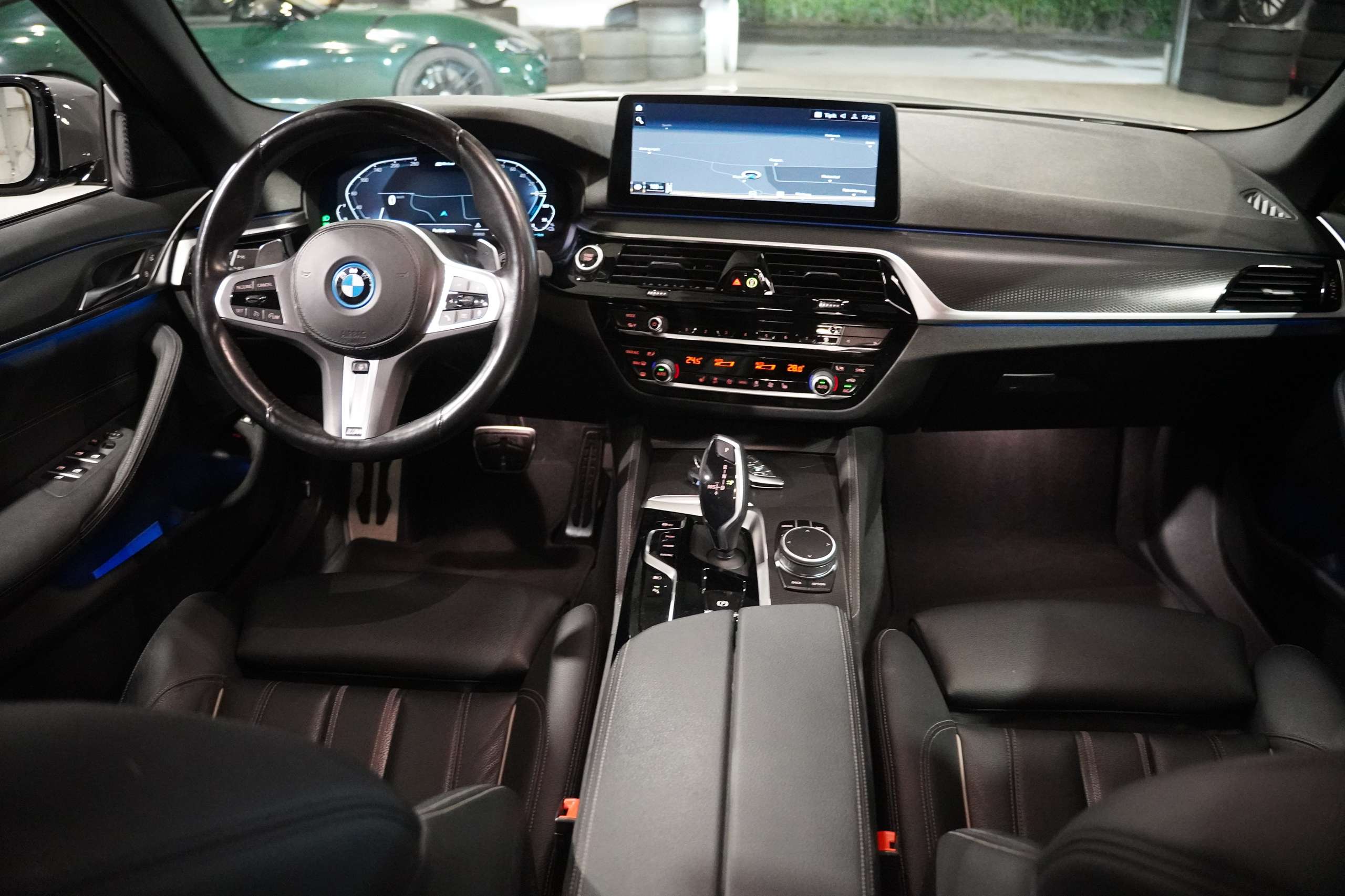 2cba490c-7e2c-43a9-ac4b-9b96ef2787a36-bmw-530-530e-phev-m-pack-adapt-led-exclusive-colour.jpg