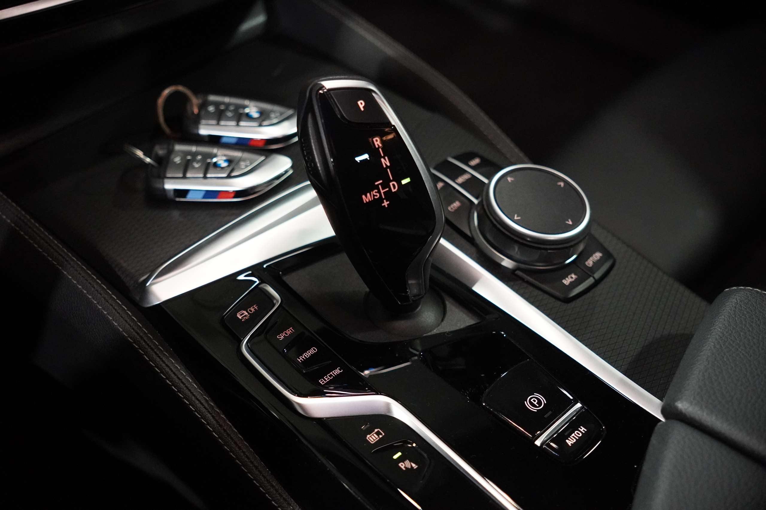 2cba490c-7e2c-43a9-ac4b-9b96ef2787a37-bmw-530-530e-phev-m-pack-adapt-led-exclusive-colour.jpg