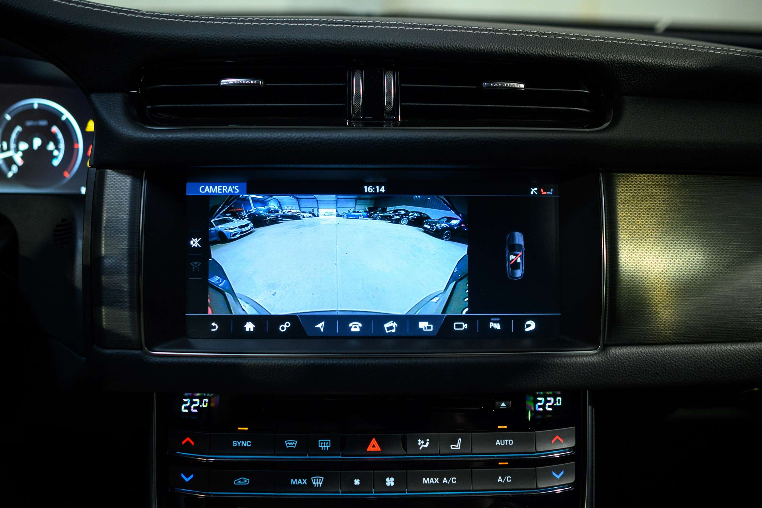 58de6a89-f309-42e0-9ac3-f17727f8be8216-jaguar-xf-sportbrake-3-0-d-v6-300-sport-meridian-full-op.jpg