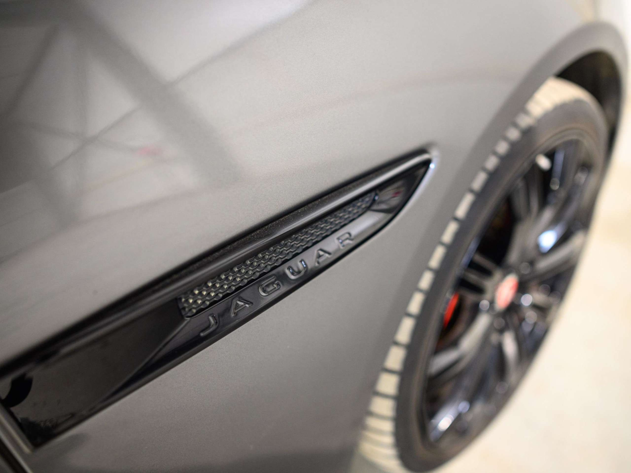 58de6a89-f309-42e0-9ac3-f17727f8be8222-jaguar-xf-sportbrake-3-0-d-v6-300-sport-meridian-full-op.jpg