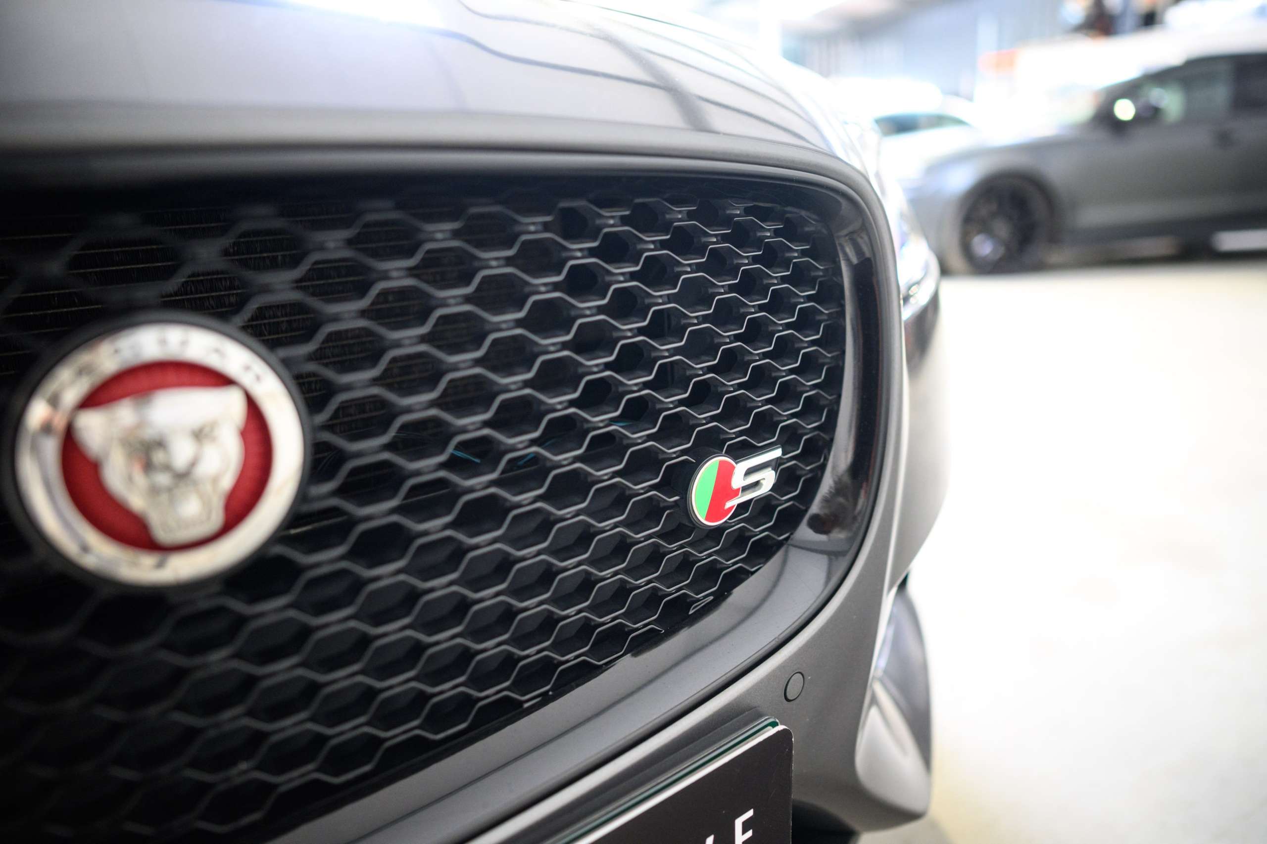58de6a89-f309-42e0-9ac3-f17727f8be8223-jaguar-xf-sportbrake-3-0-d-v6-300-sport-meridian-full-op.jpg