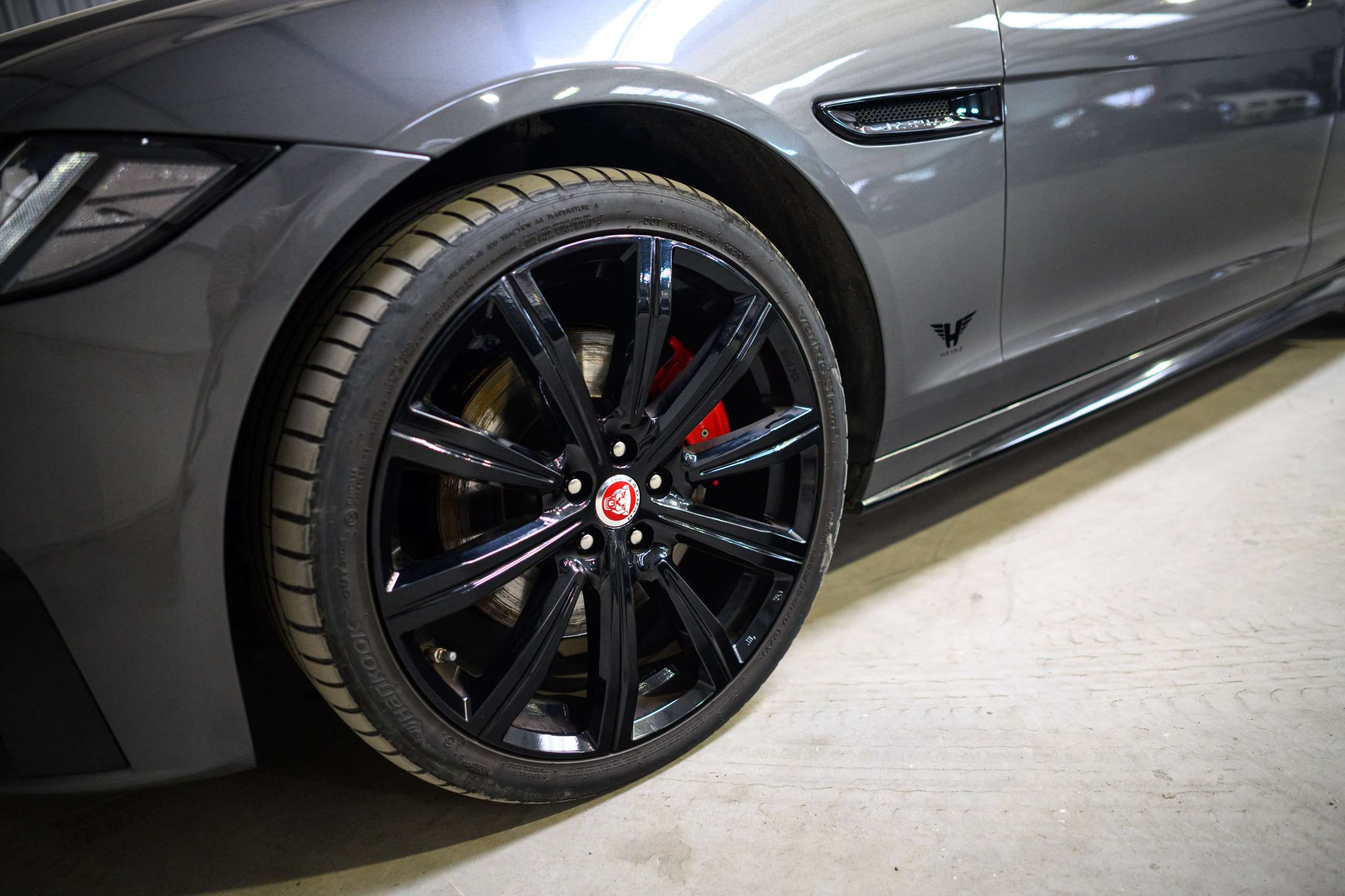 58de6a89-f309-42e0-9ac3-f17727f8be8224-jaguar-xf-sportbrake-3-0-d-v6-300-sport-meridian-full-op.jpg