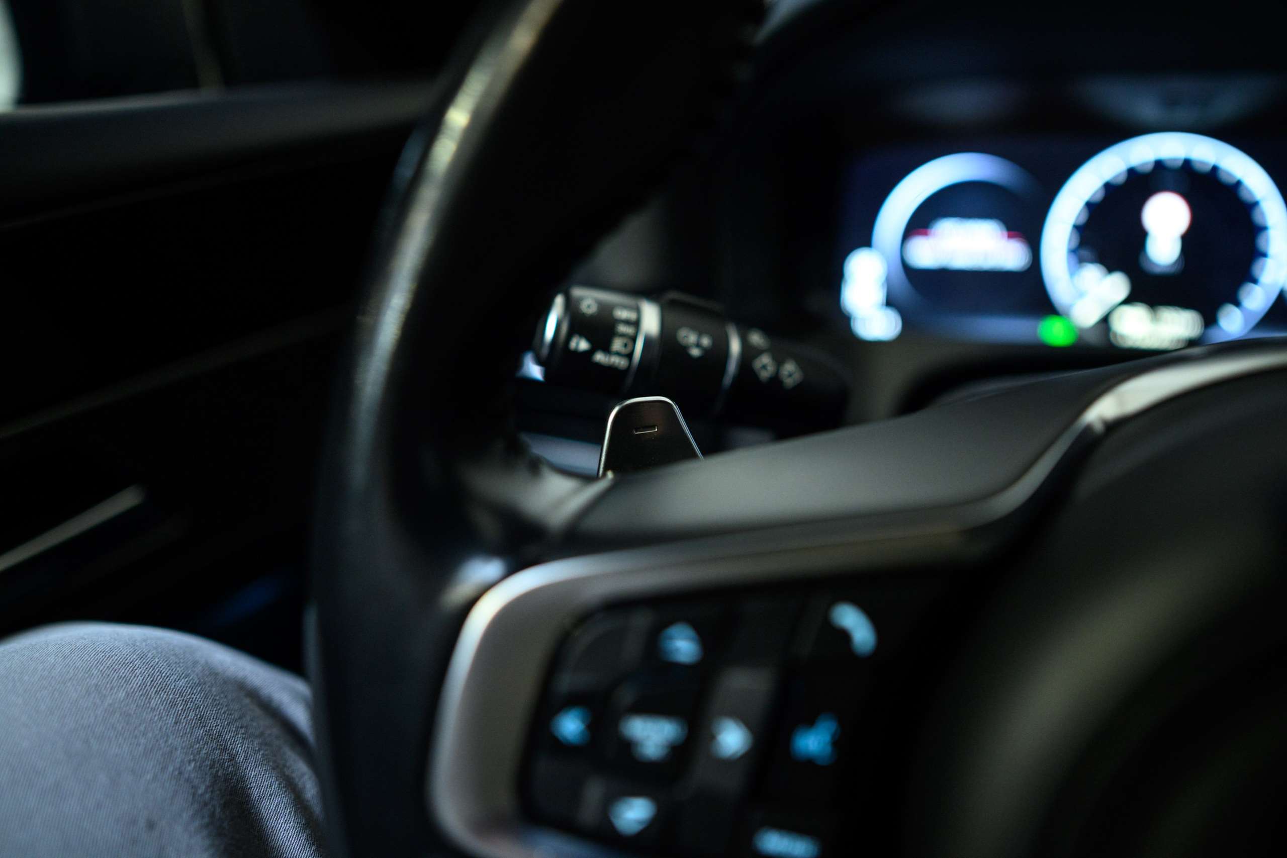 58de6a89-f309-42e0-9ac3-f17727f8be8235-jaguar-xf-sportbrake-3-0-d-v6-300-sport-meridian-full-op.jpg
