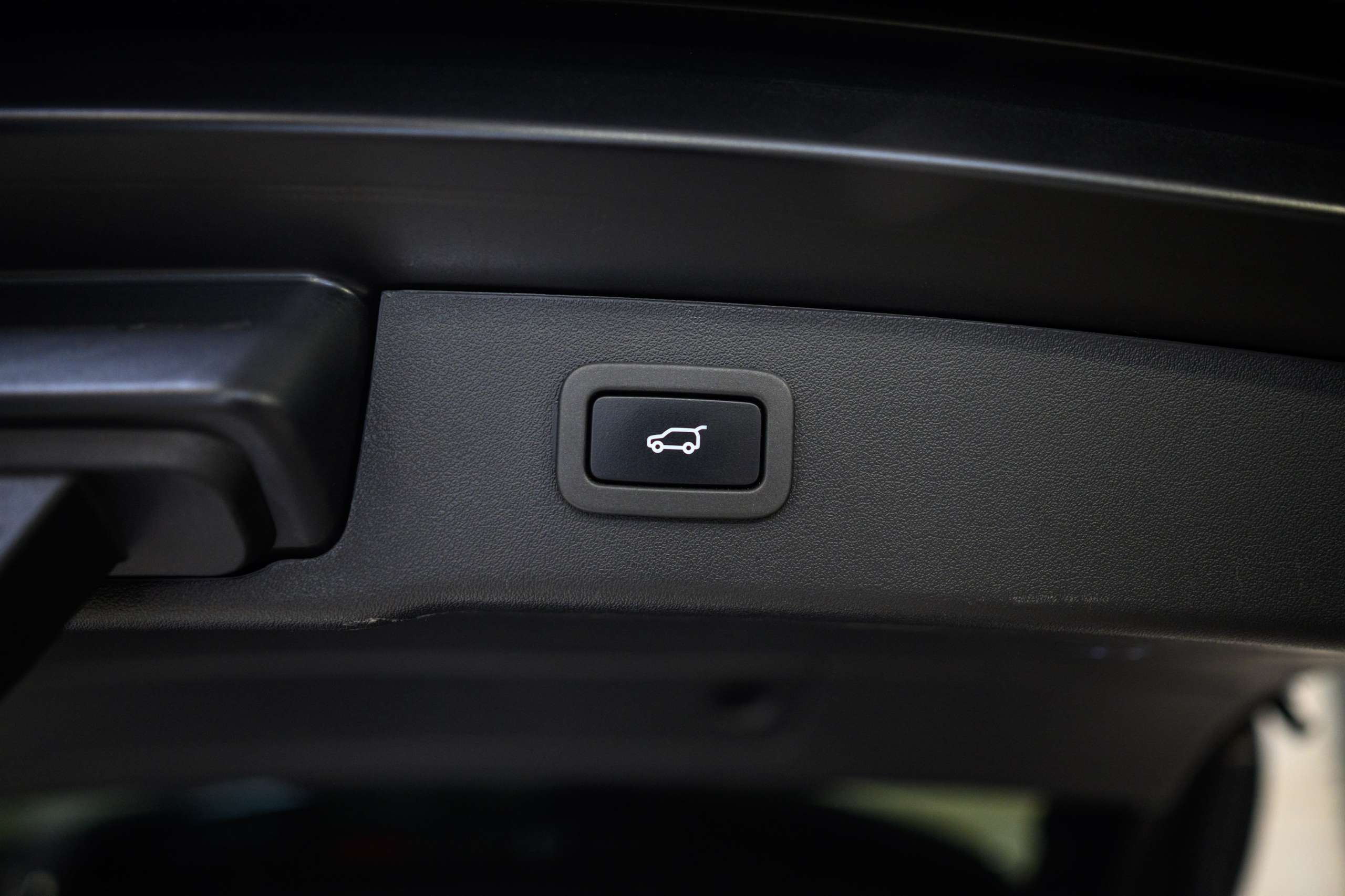 58de6a89-f309-42e0-9ac3-f17727f8be8237-jaguar-xf-sportbrake-3-0-d-v6-300-sport-meridian-full-op.jpg