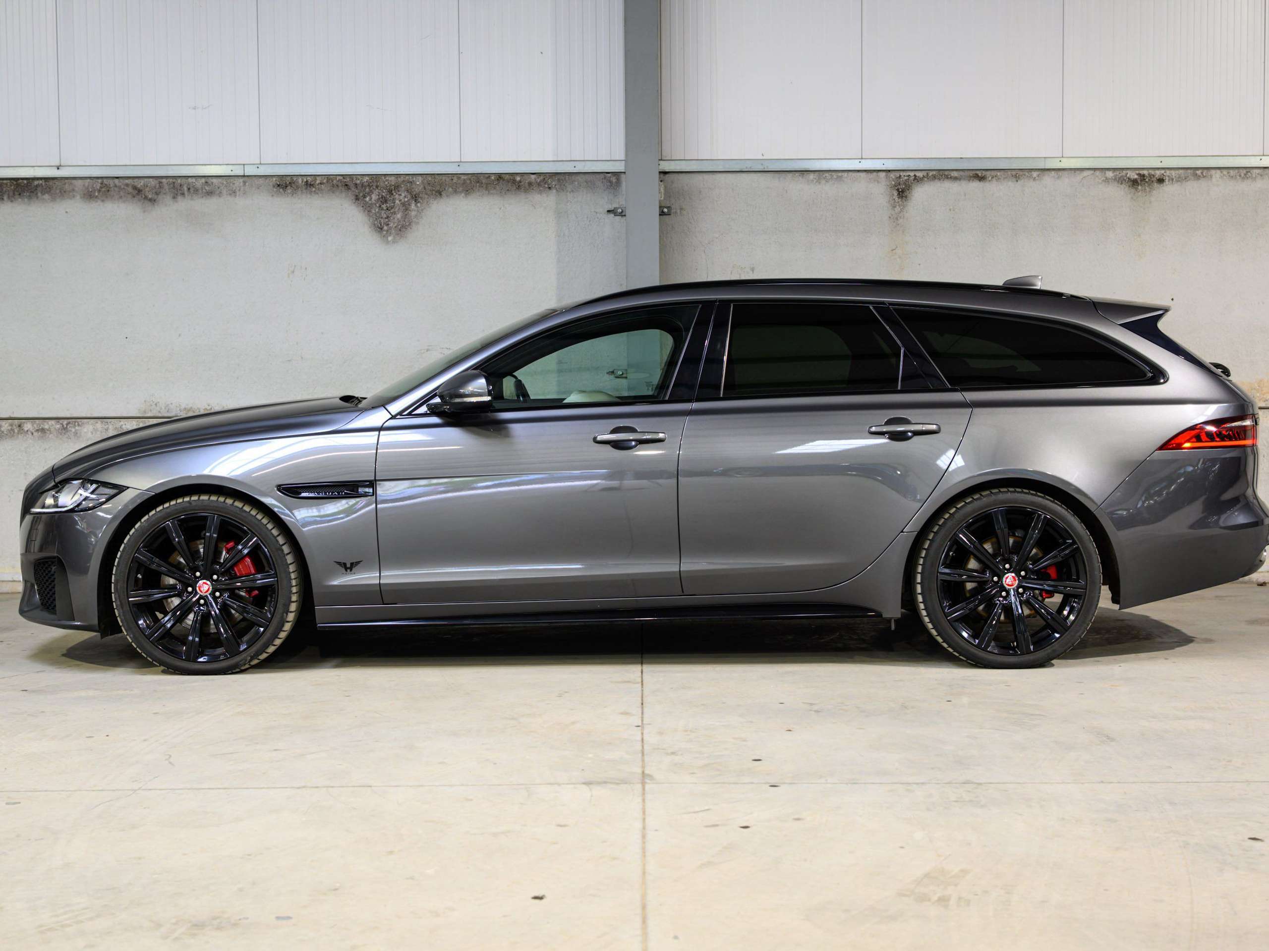 58de6a89-f309-42e0-9ac3-f17727f8be824-jaguar-xf-sportbrake-3-0-d-v6-300-sport-meridian-full-op.jpg