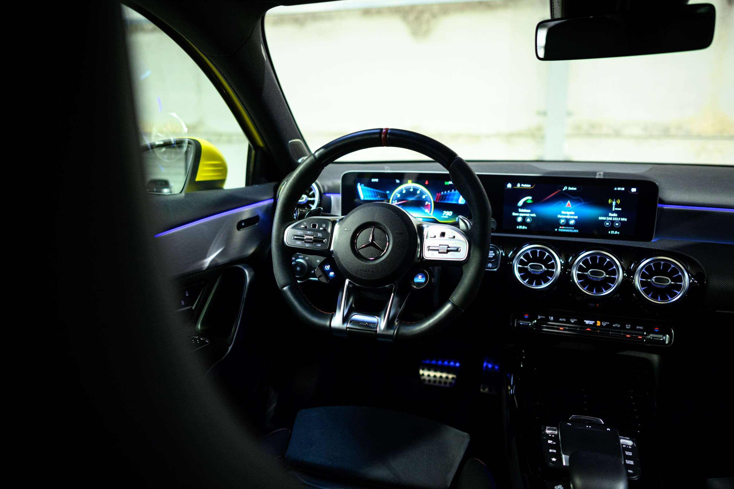 725b1d60-881e-4bec-bc24-015f7628b31111-mercedes-benz-a-45-amg-s-4-matic-burmester-led-nightpack-carplay.jpg
