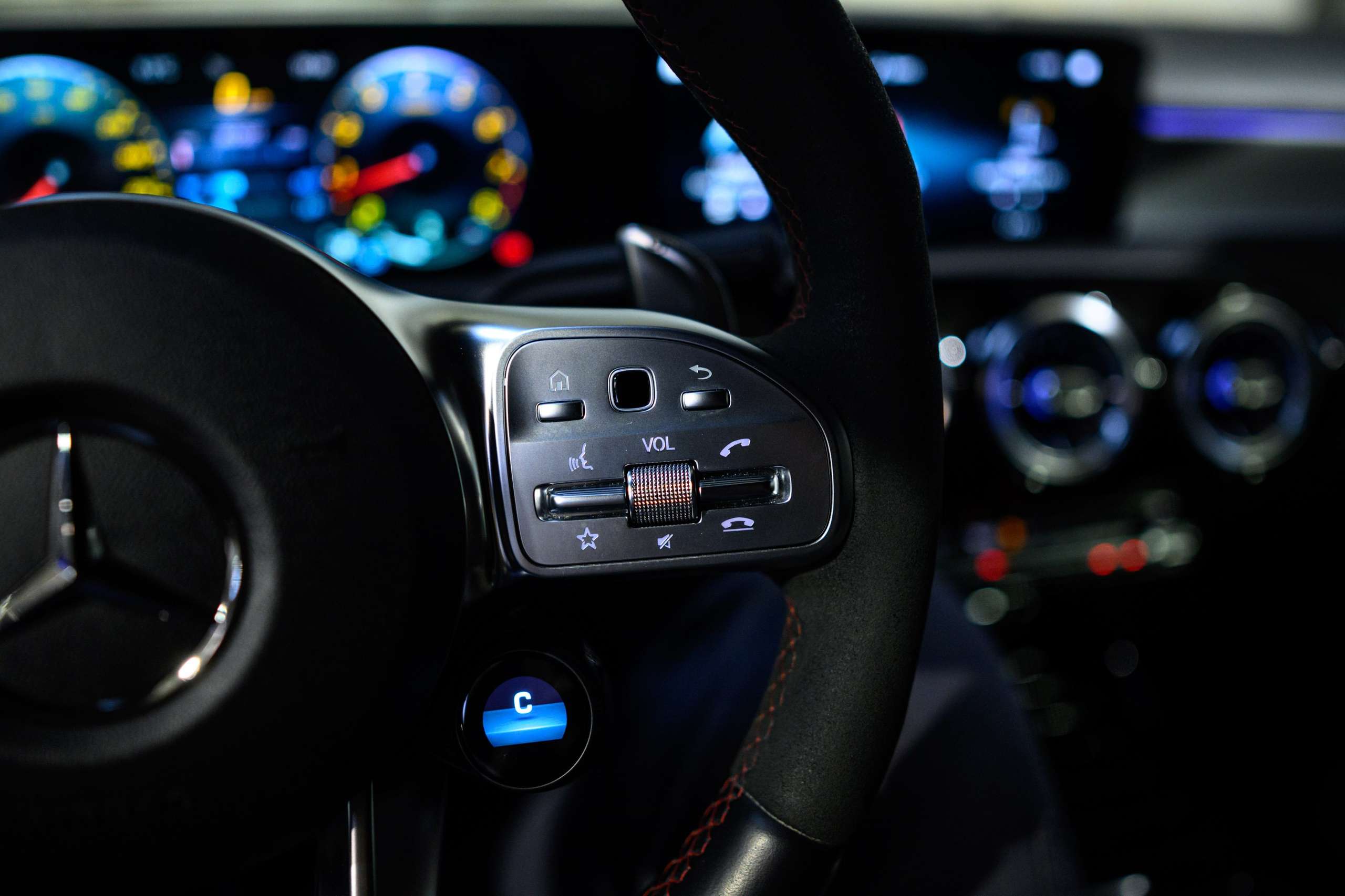 725b1d60-881e-4bec-bc24-015f7628b31134-mercedes-benz-a-45-amg-s-4-matic-burmester-led-nightpack-carplay.jpg