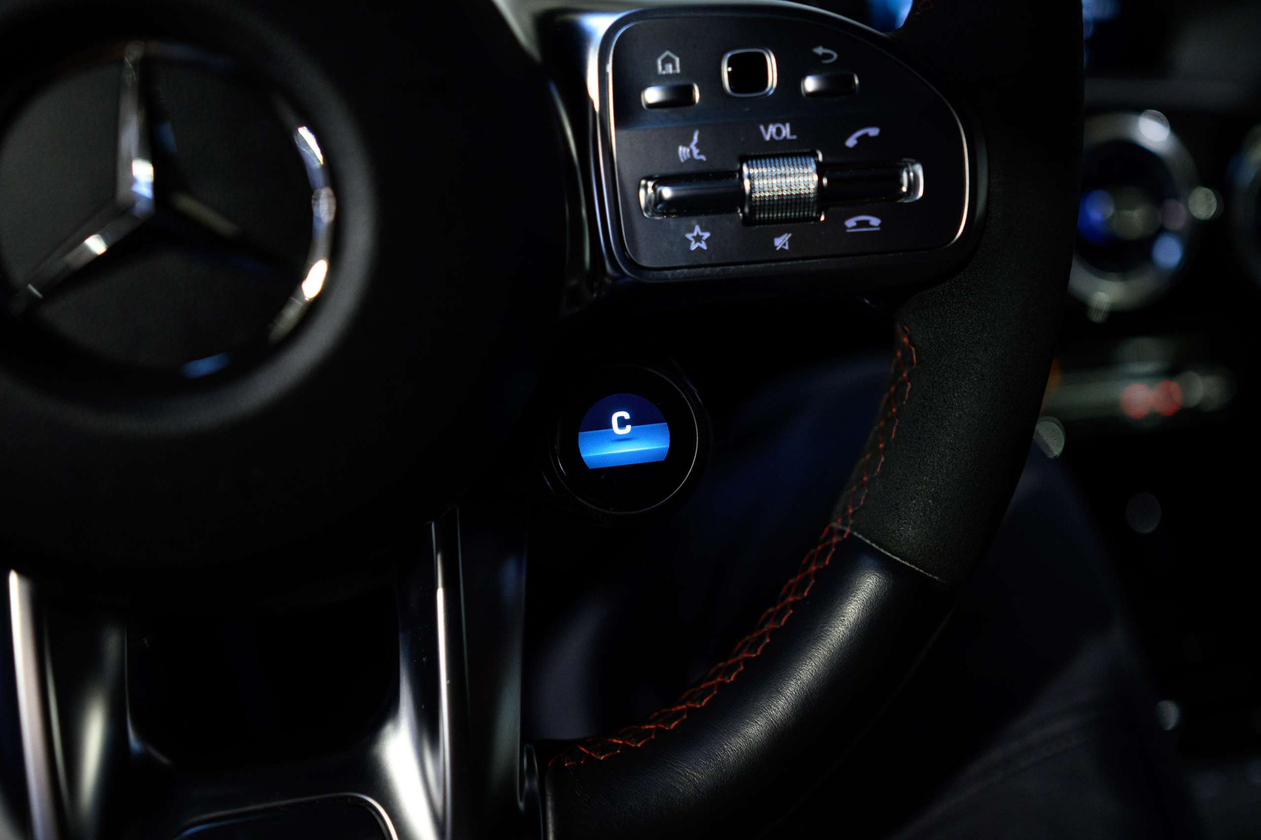 725b1d60-881e-4bec-bc24-015f7628b31135-mercedes-benz-a-45-amg-s-4-matic-burmester-led-nightpack-carplay.jpg