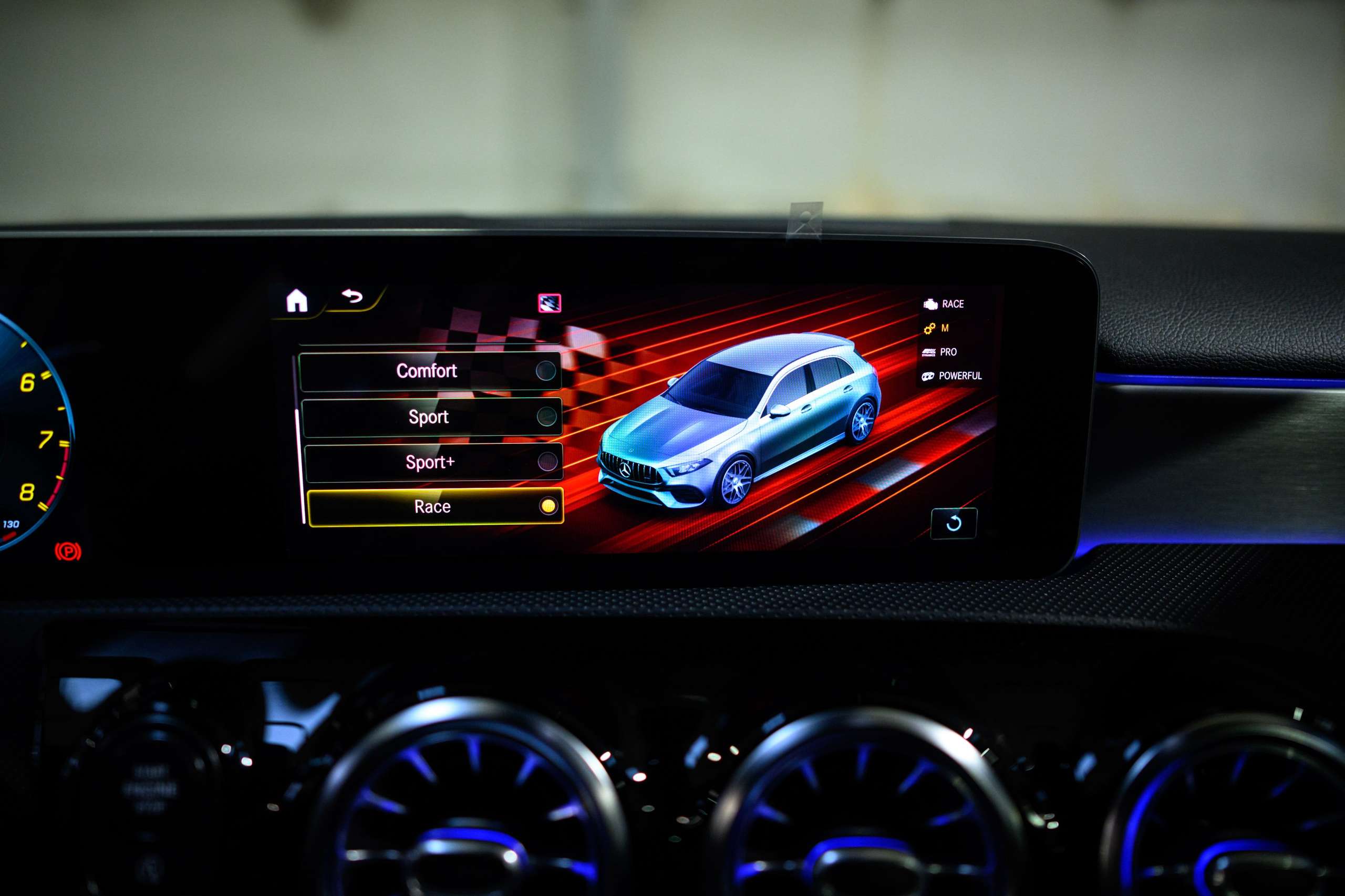 725b1d60-881e-4bec-bc24-015f7628b31138-mercedes-benz-a-45-amg-s-4-matic-burmester-led-nightpack-carplay.jpg