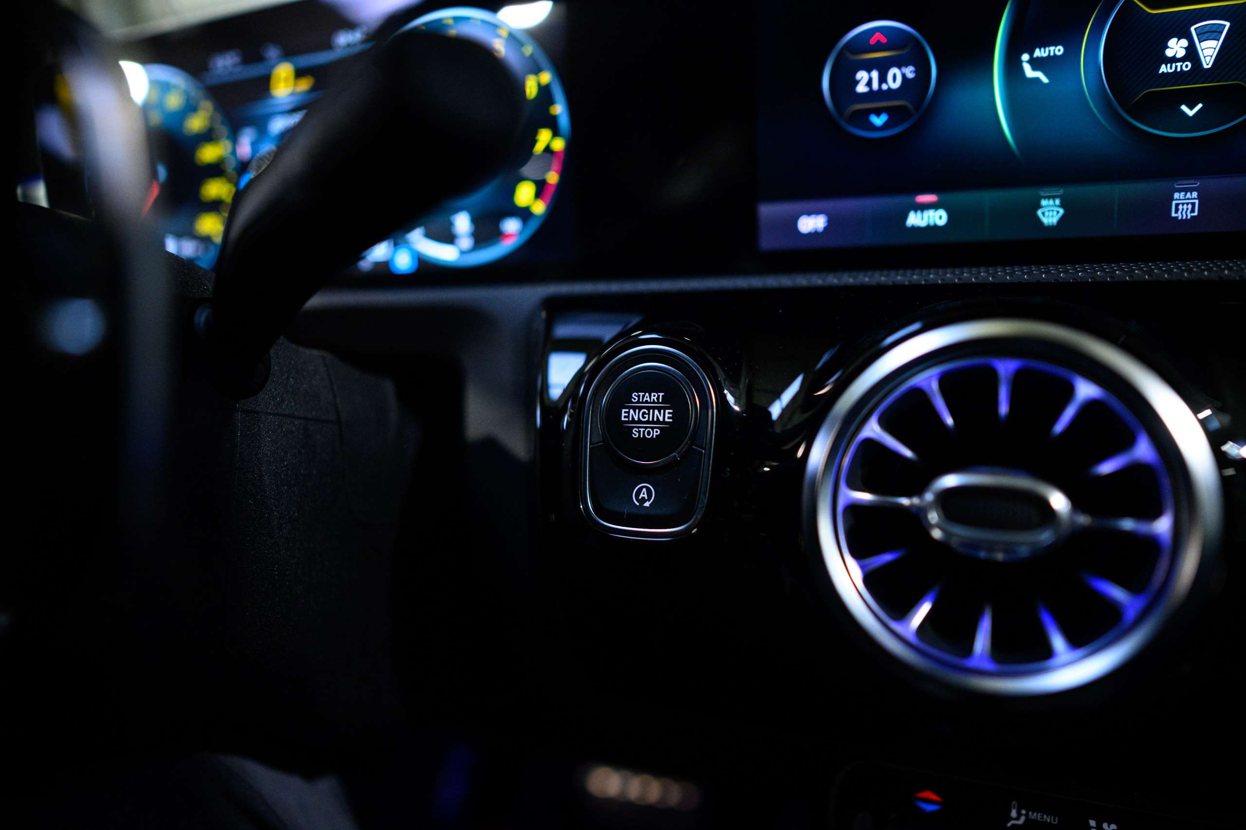 725b1d60-881e-4bec-bc24-015f7628b31144-mercedes-benz-a-45-amg-s-4-matic-burmester-led-nightpack-carplay.jpg