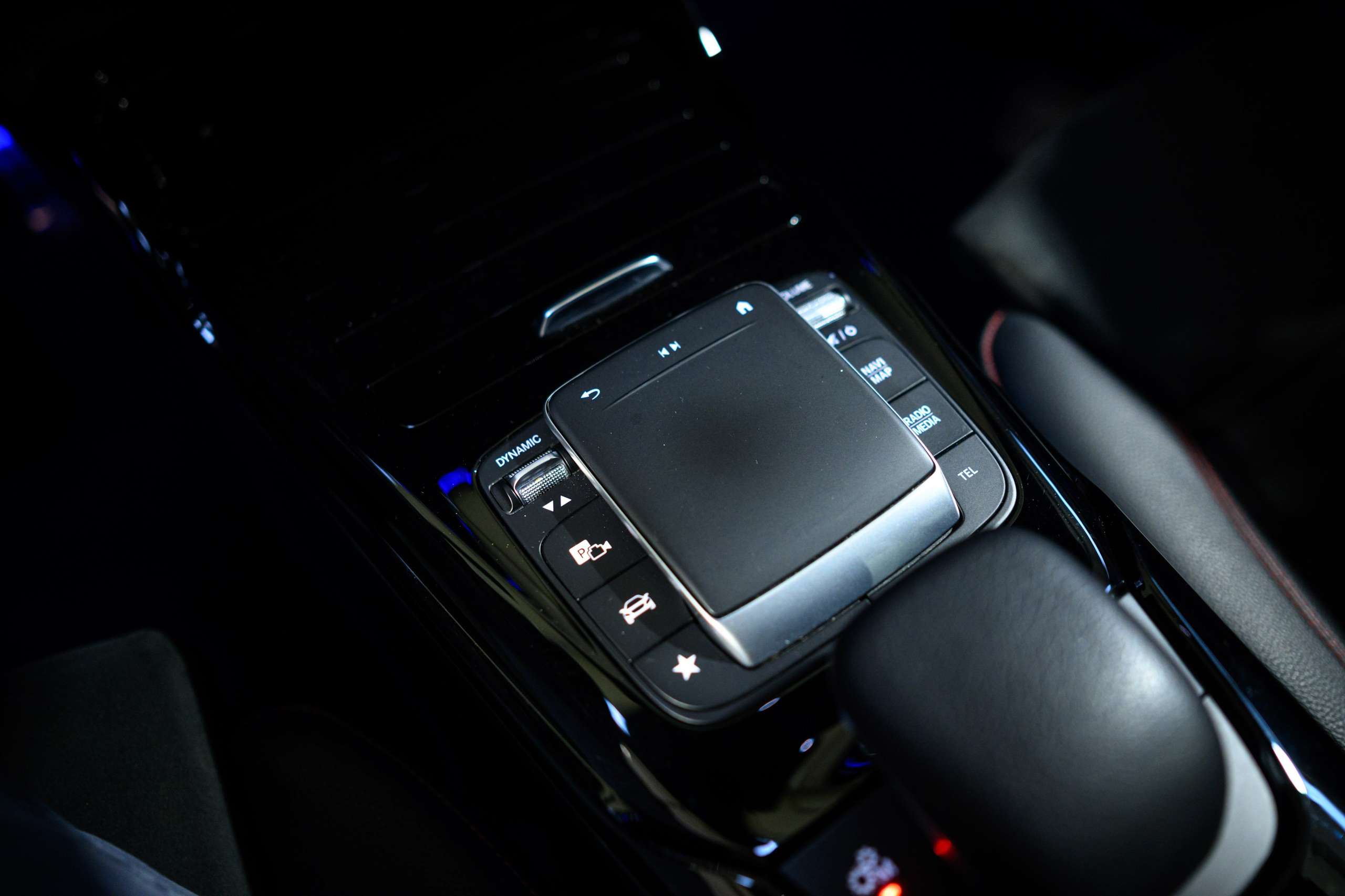 725b1d60-881e-4bec-bc24-015f7628b31146-mercedes-benz-a-45-amg-s-4-matic-burmester-led-nightpack-carplay.jpg