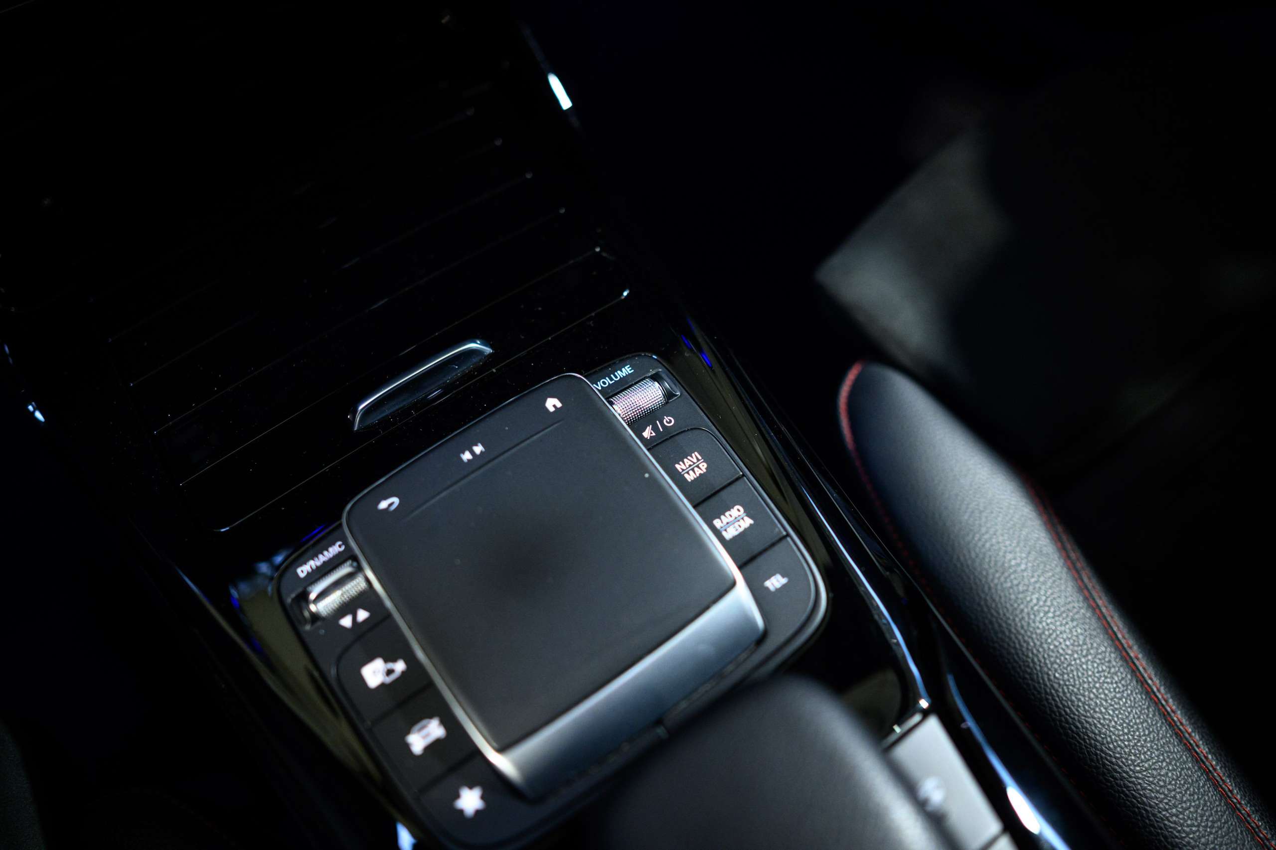725b1d60-881e-4bec-bc24-015f7628b31147-mercedes-benz-a-45-amg-s-4-matic-burmester-led-nightpack-carplay.jpg
