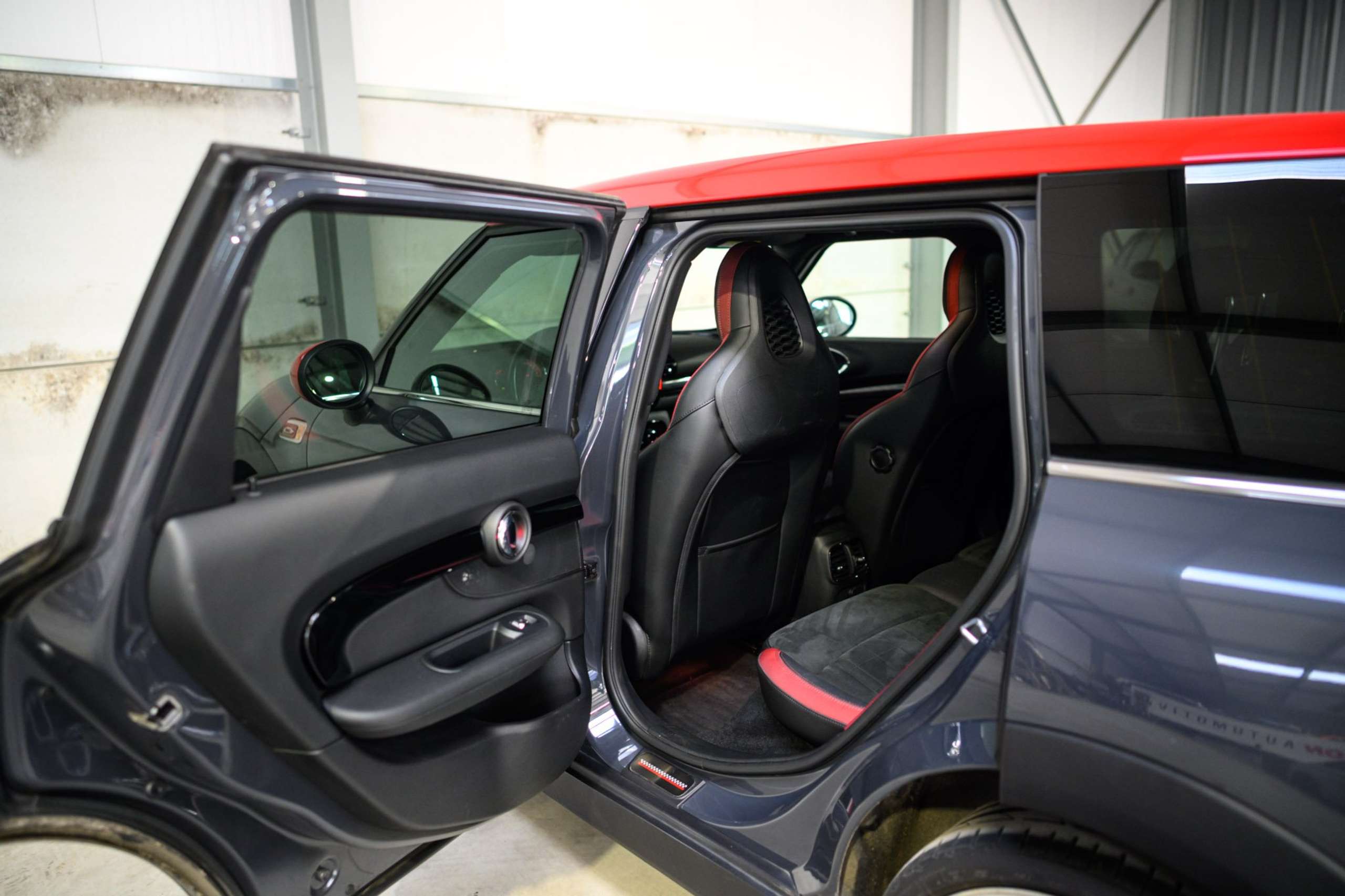 7b0572a4-d9c4-474b-8cbc-9e162a1c706520-mini-john-cooper-works-clubman-2-0as-jcw-works-harman-k-led-awd-carplay.jpg