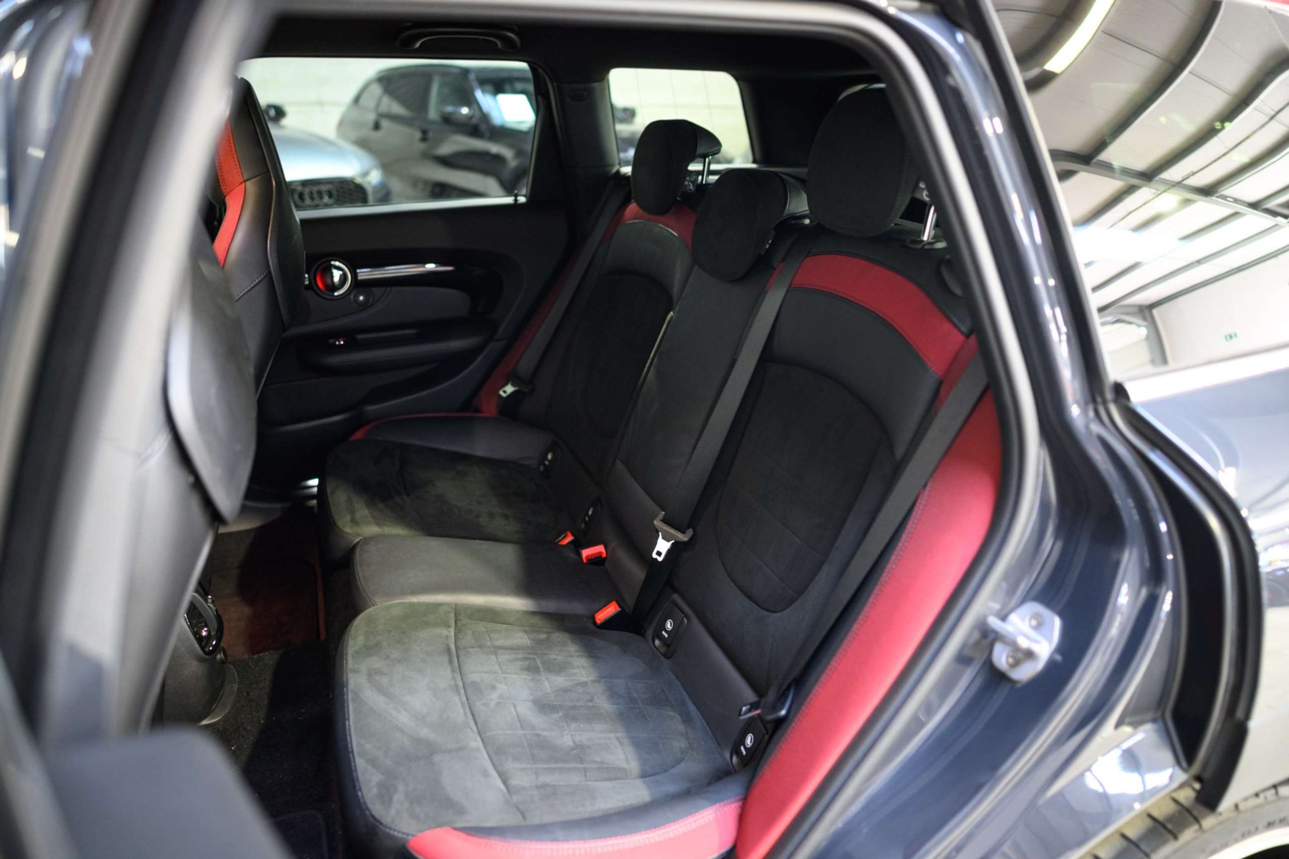 7b0572a4-d9c4-474b-8cbc-9e162a1c706521-mini-john-cooper-works-clubman-2-0as-jcw-works-harman-k-led-awd-carplay.jpg