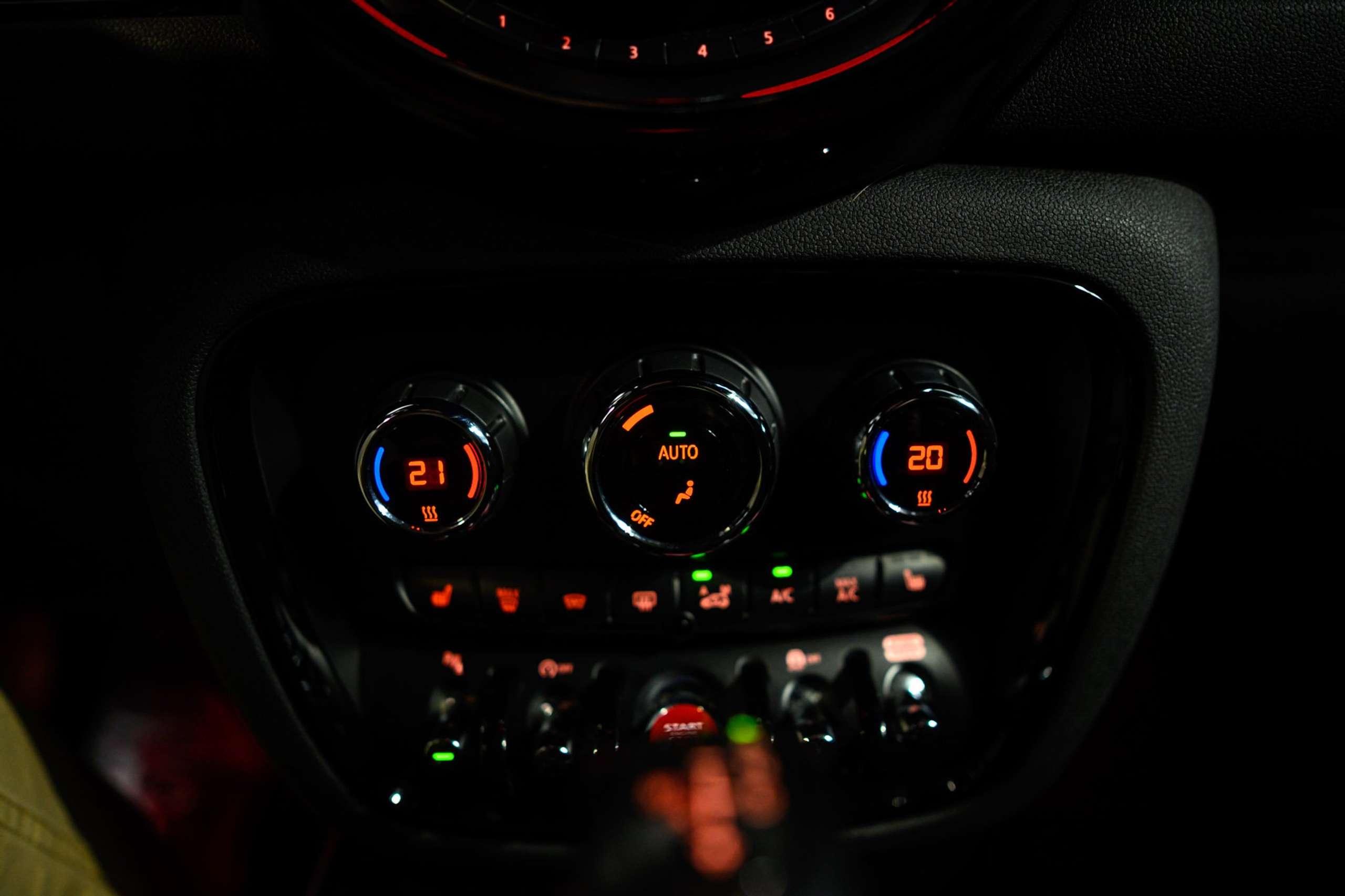 7b0572a4-d9c4-474b-8cbc-9e162a1c706529-mini-john-cooper-works-clubman-2-0as-jcw-works-harman-k-led-awd-carplay.jpg