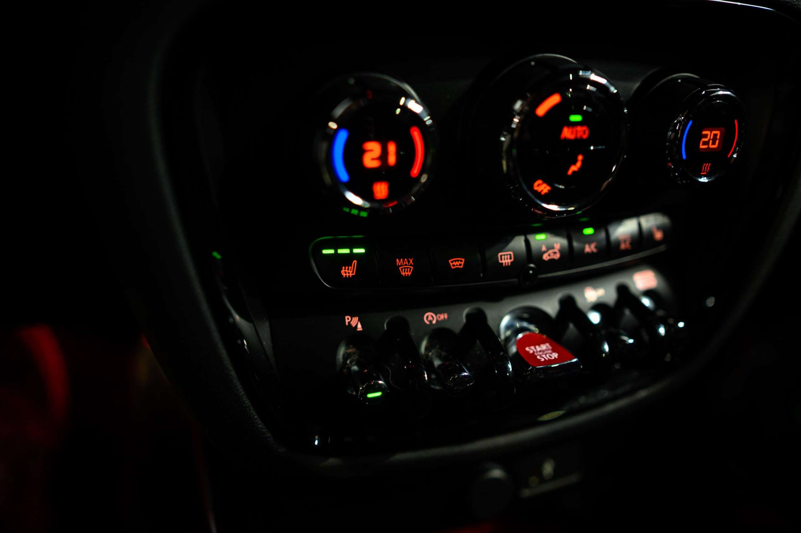 7b0572a4-d9c4-474b-8cbc-9e162a1c706530-mini-john-cooper-works-clubman-2-0as-jcw-works-harman-k-led-awd-carplay.jpg