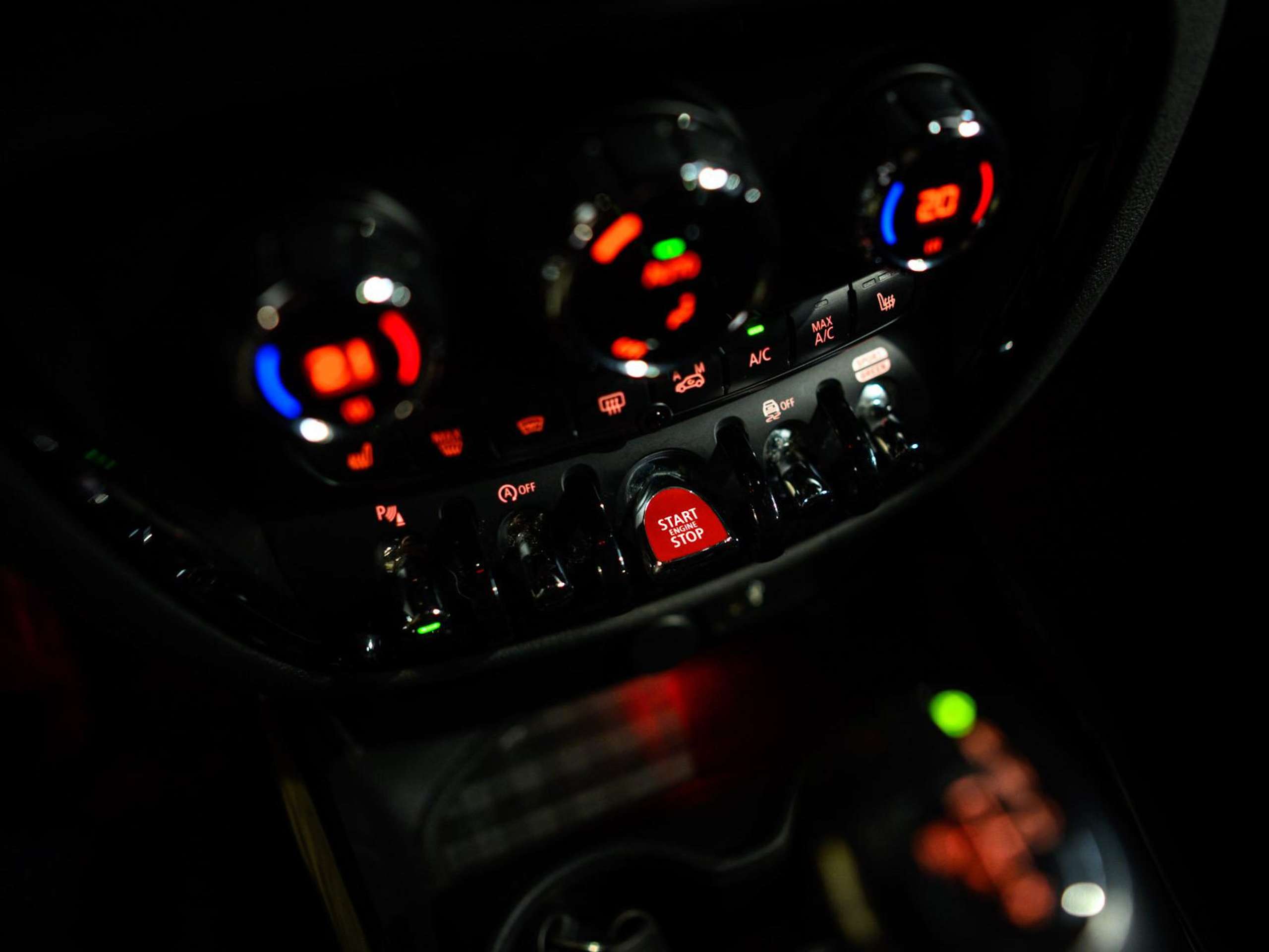 7b0572a4-d9c4-474b-8cbc-9e162a1c706531-mini-john-cooper-works-clubman-2-0as-jcw-works-harman-k-led-awd-carplay.jpg