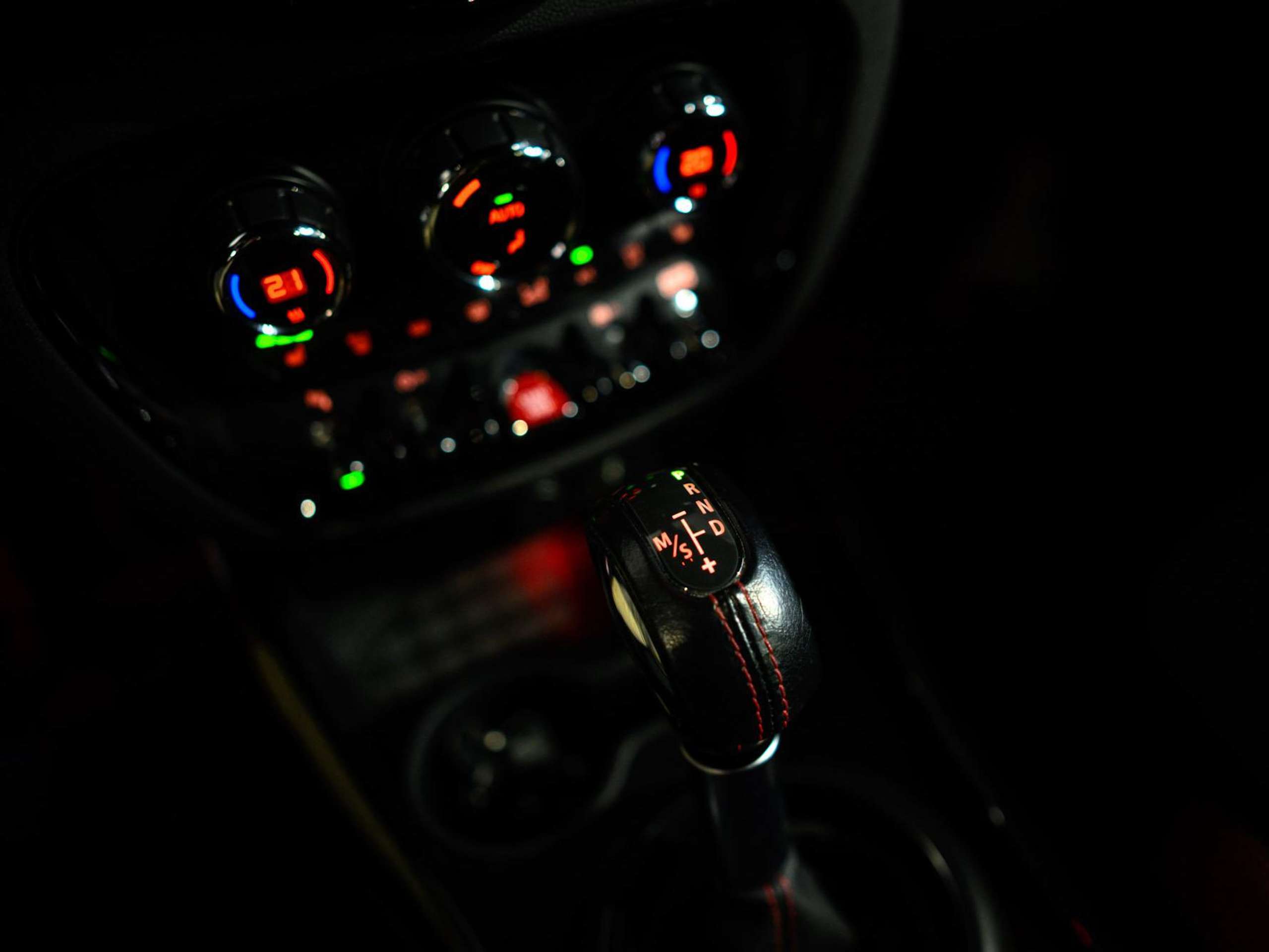 7b0572a4-d9c4-474b-8cbc-9e162a1c706532-mini-john-cooper-works-clubman-2-0as-jcw-works-harman-k-led-awd-carplay.jpg
