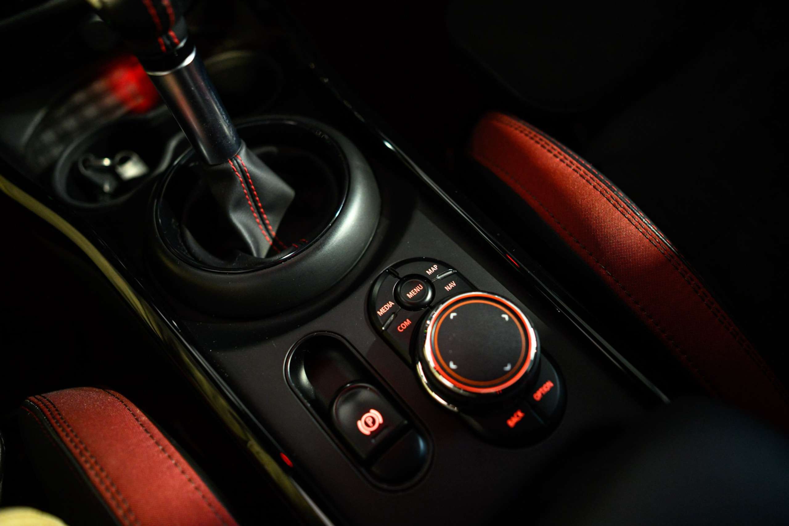 7b0572a4-d9c4-474b-8cbc-9e162a1c706533-mini-john-cooper-works-clubman-2-0as-jcw-works-harman-k-led-awd-carplay.jpg