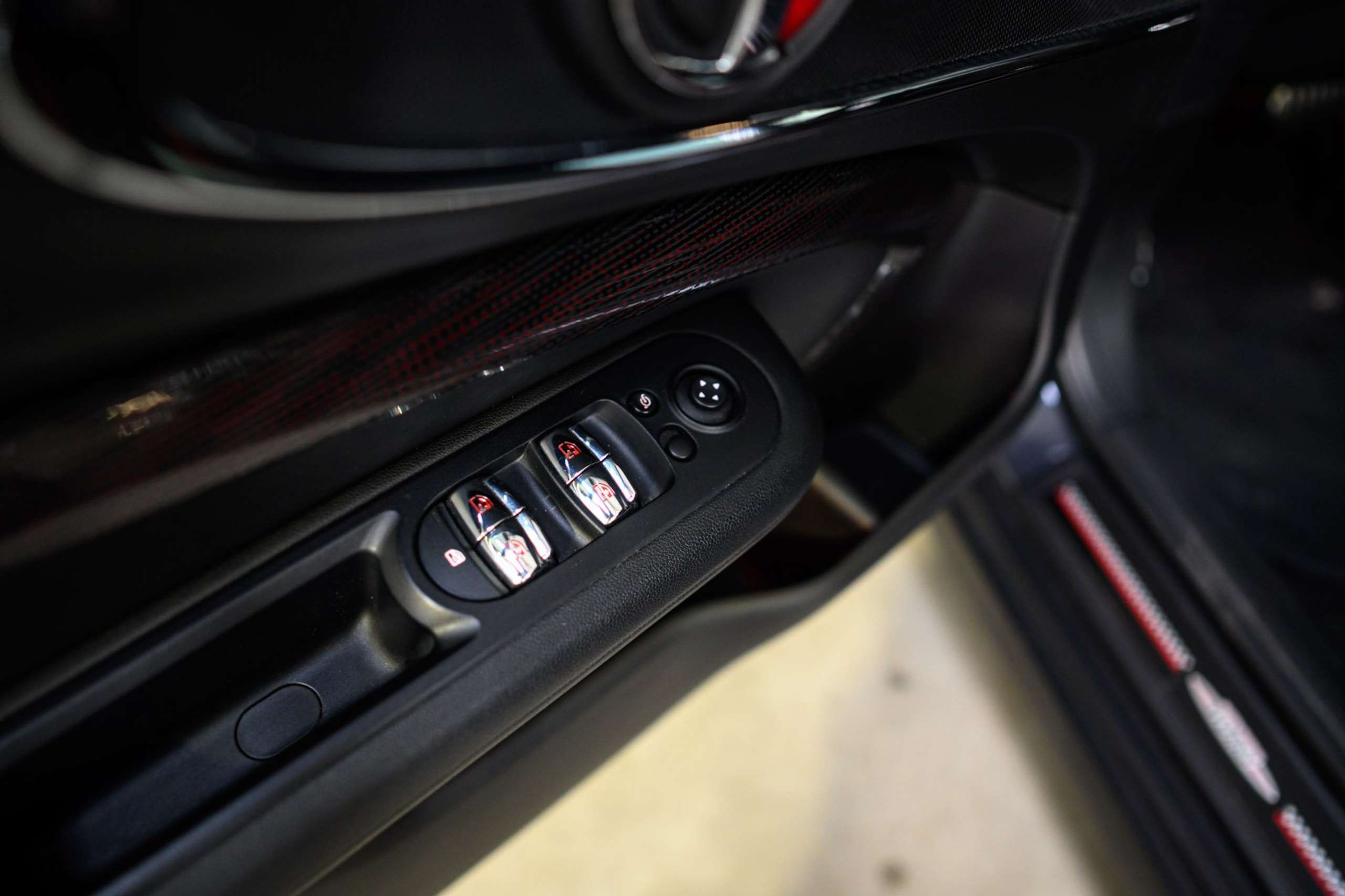 7b0572a4-d9c4-474b-8cbc-9e162a1c706538-mini-john-cooper-works-clubman-2-0as-jcw-works-harman-k-led-awd-carplay.jpg