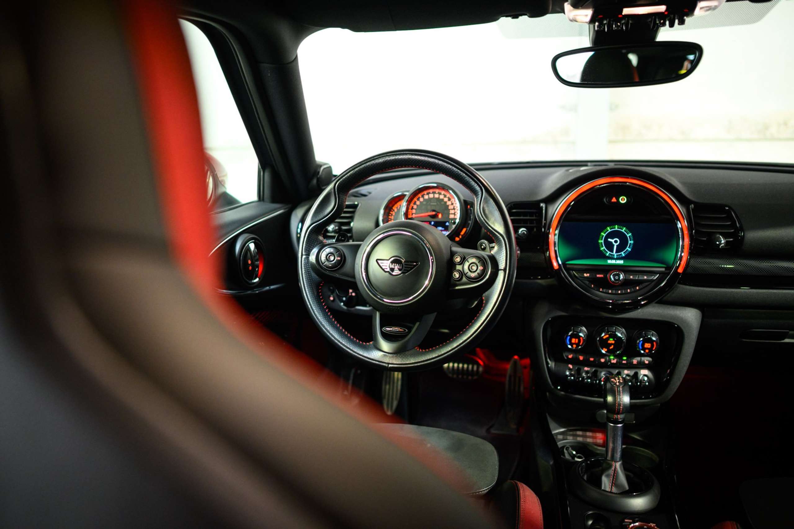 7b0572a4-d9c4-474b-8cbc-9e162a1c70656-mini-john-cooper-works-clubman-2-0as-jcw-works-harman-k-led-awd-carplay.jpg