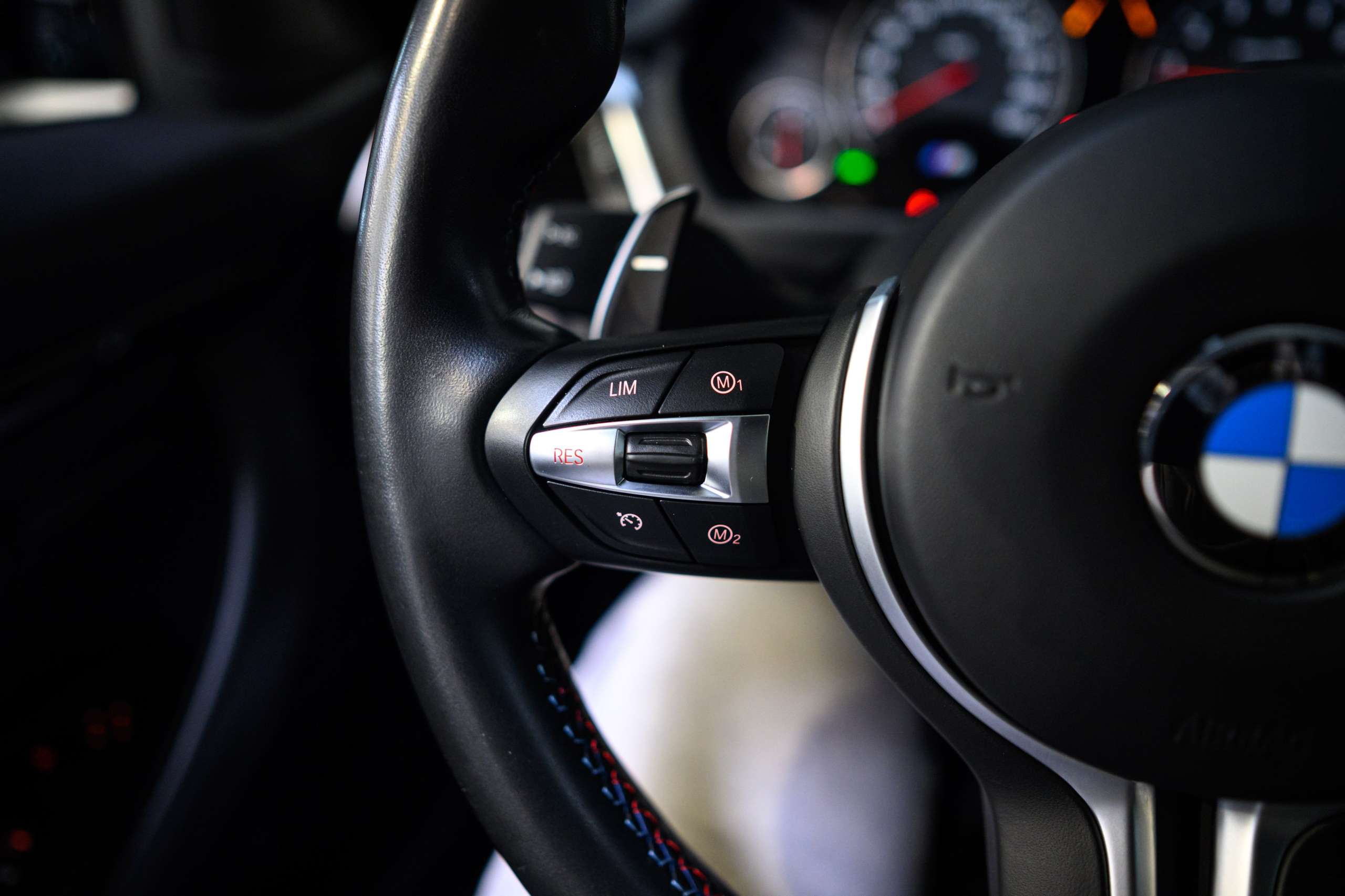 84986894-6574-4b7f-9973-1d7f0603c32829-bmw-m4-dkg-360-adaptive-led-hud-navpro-keyl.jpg