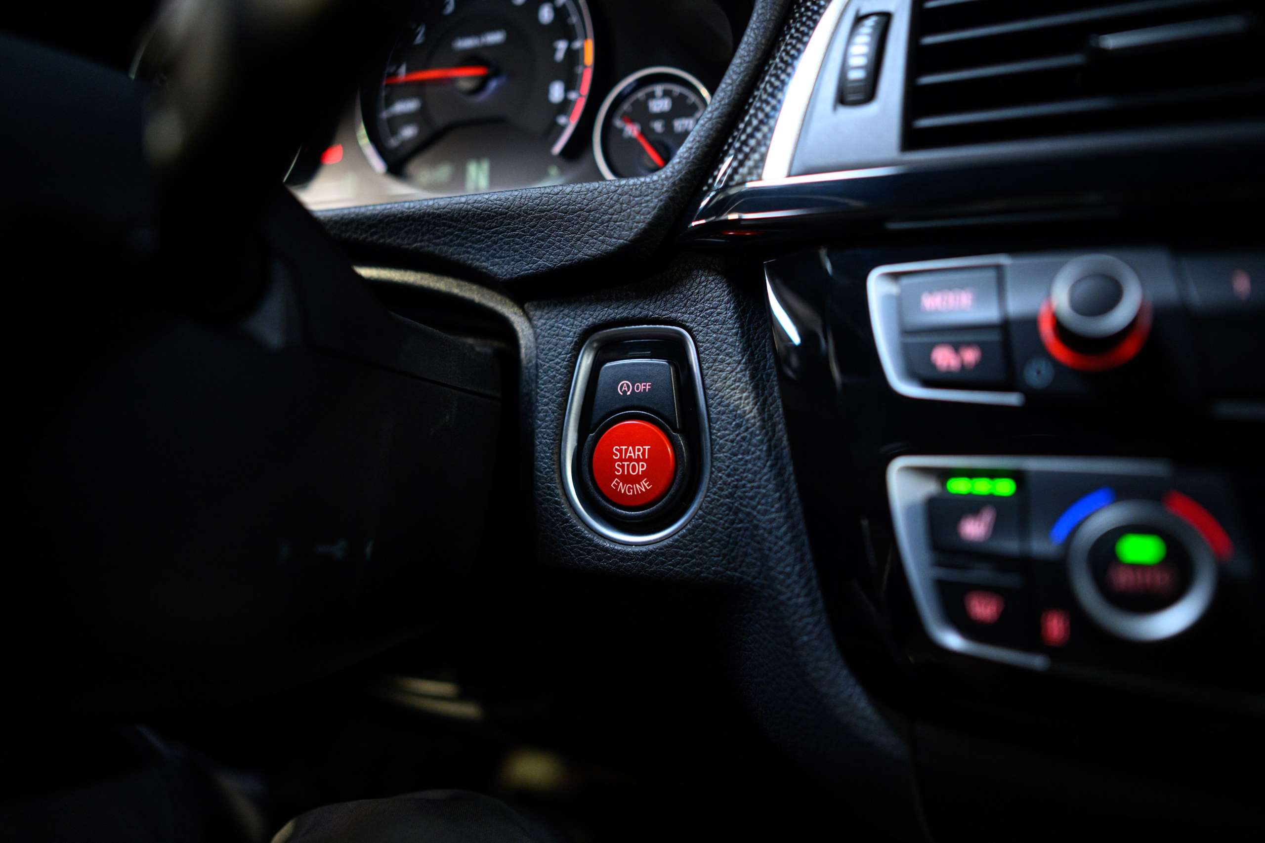 84986894-6574-4b7f-9973-1d7f0603c32847-bmw-m4-dkg-360-adaptive-led-hud-navpro-keyl.jpg